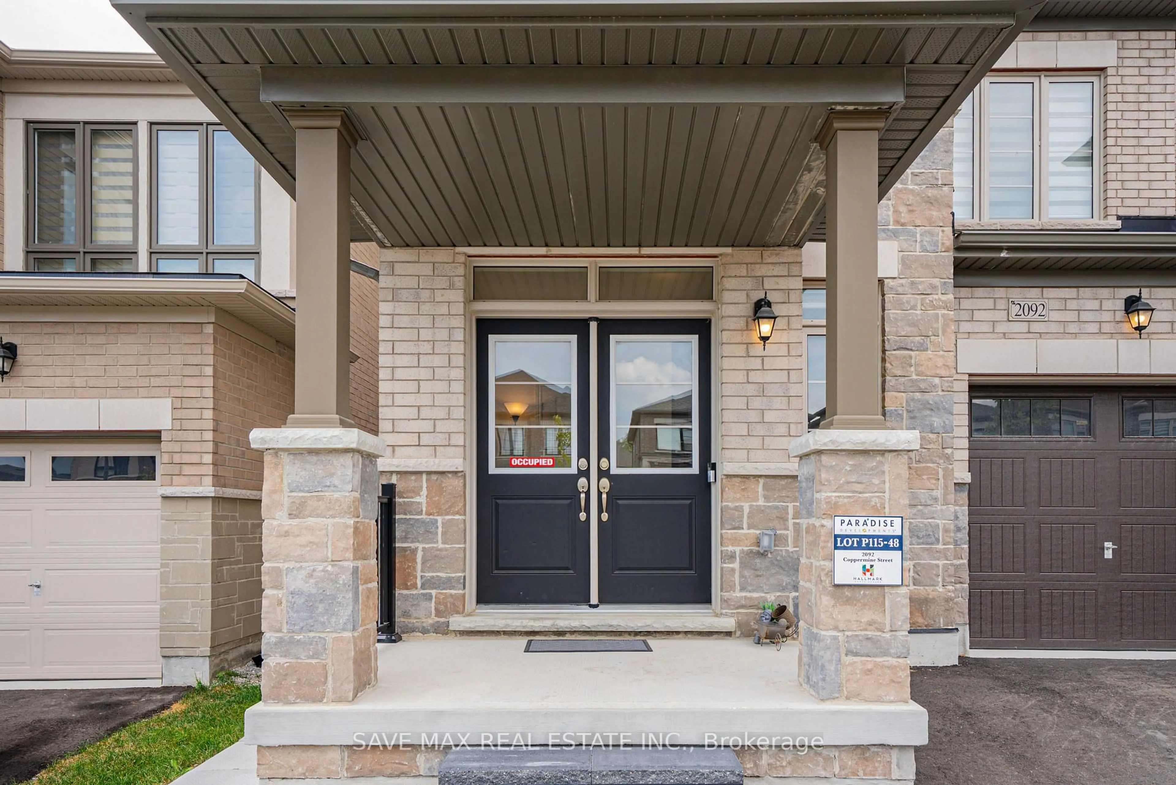 Indoor entryway for 2092 Coppermine St, Oshawa Ontario L1L 0T2