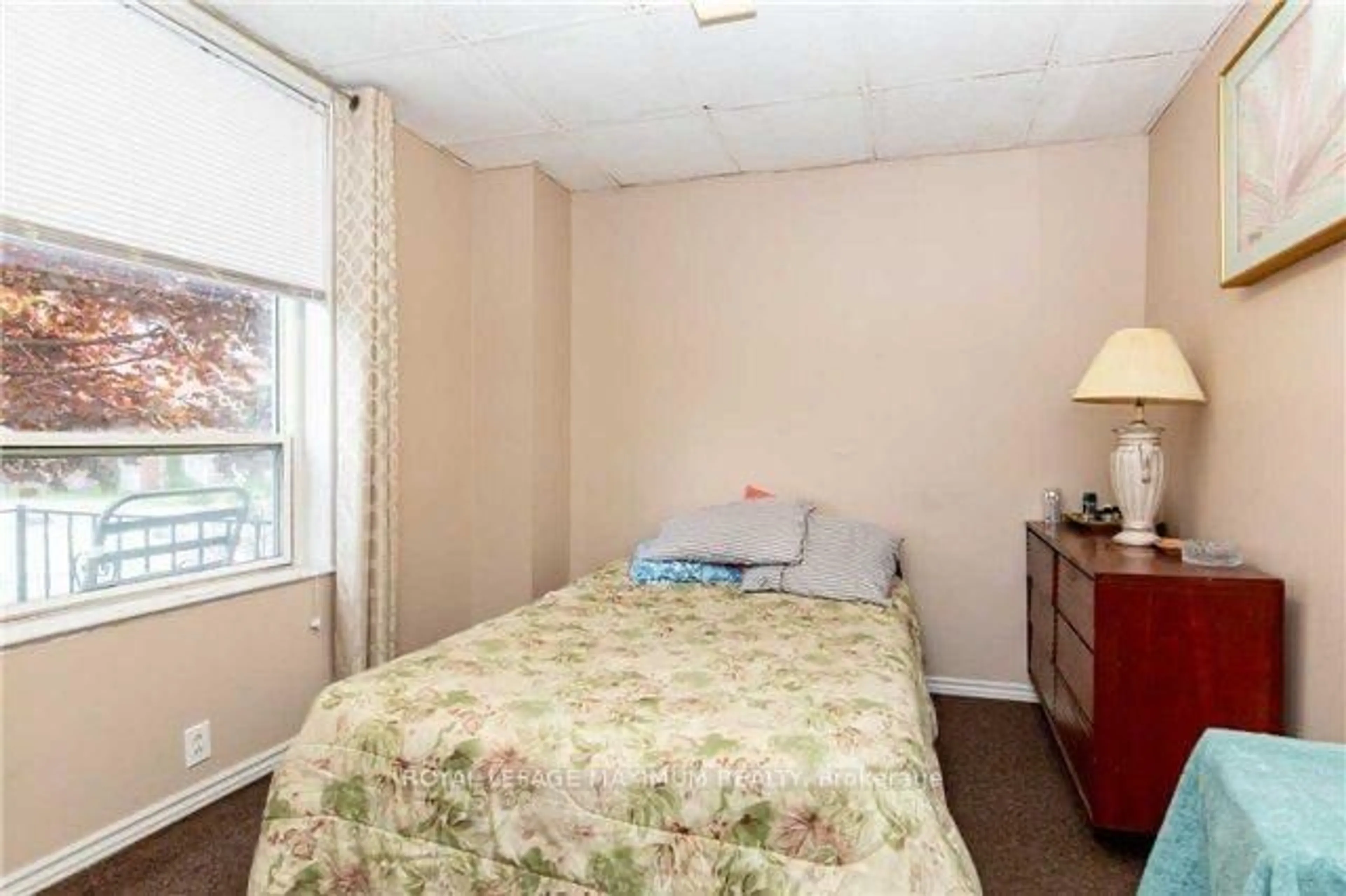 A pic of a room for 264 Athol St, Oshawa Ontario L1H 1K3