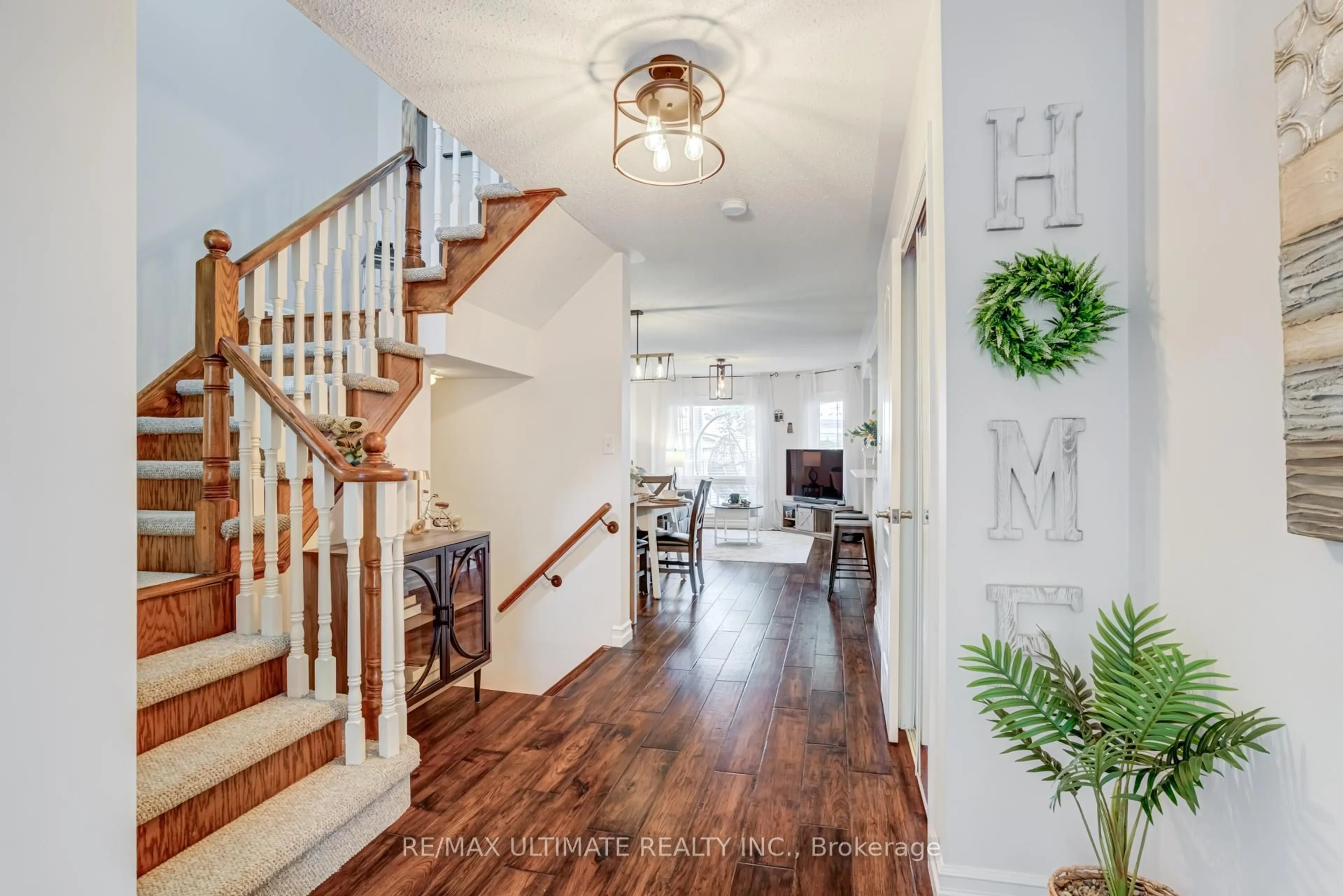 Indoor entryway for 30 Primeau Ave, Whitby Ontario L1M 2B7