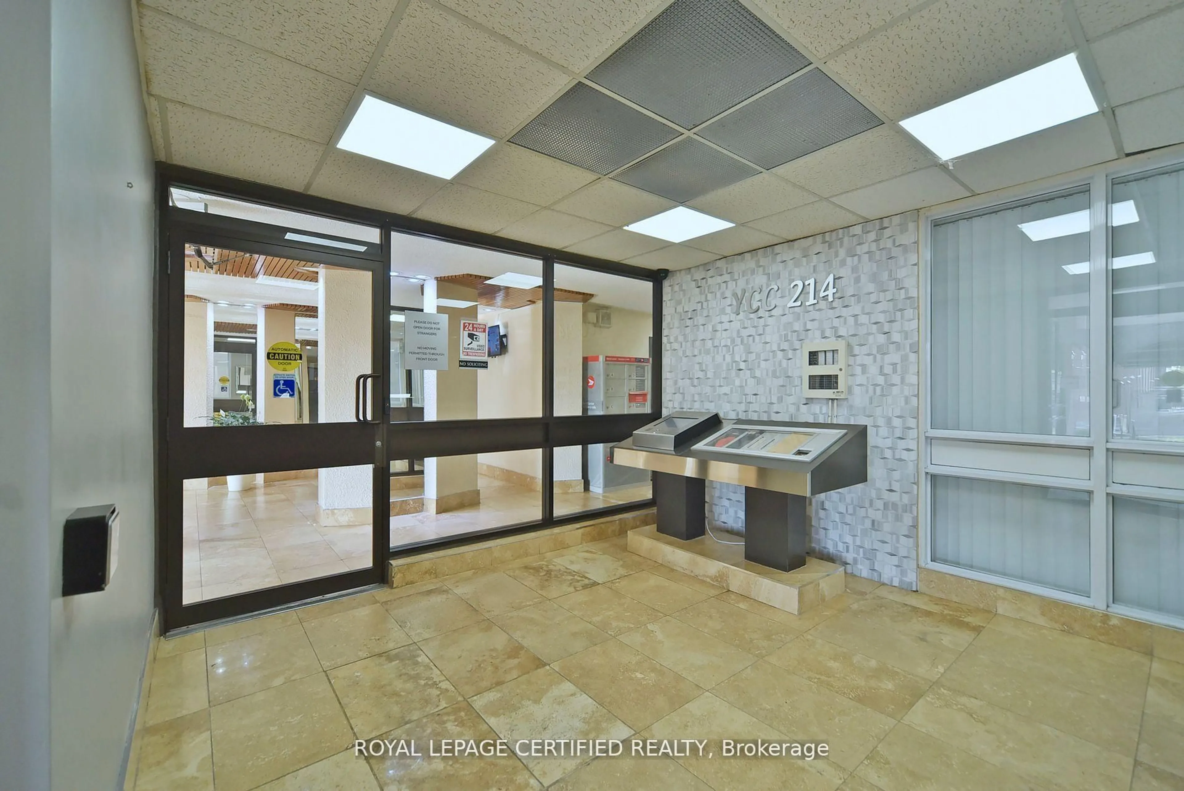 Indoor foyer for 20 Gilder Dr #905, Toronto Ontario M1K 5E1