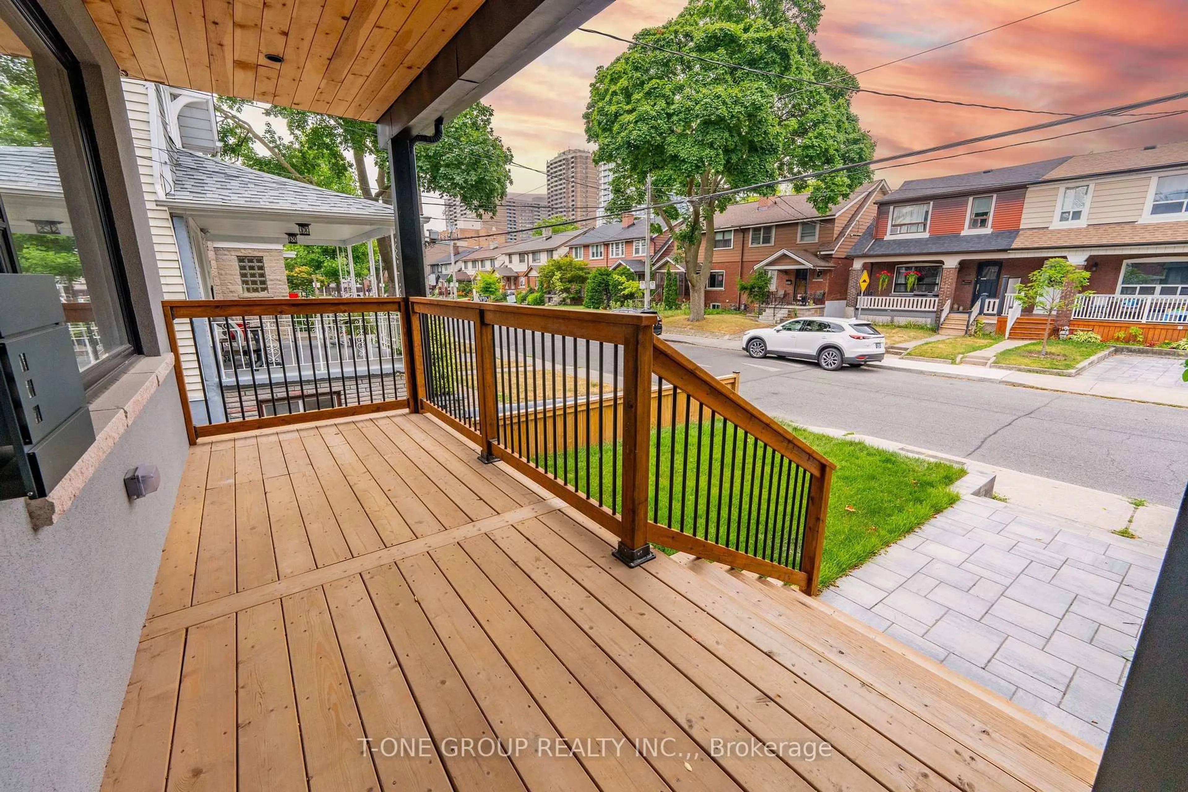 Patio, street for 68 Harris Ave, Toronto Ontario M4C 1P6