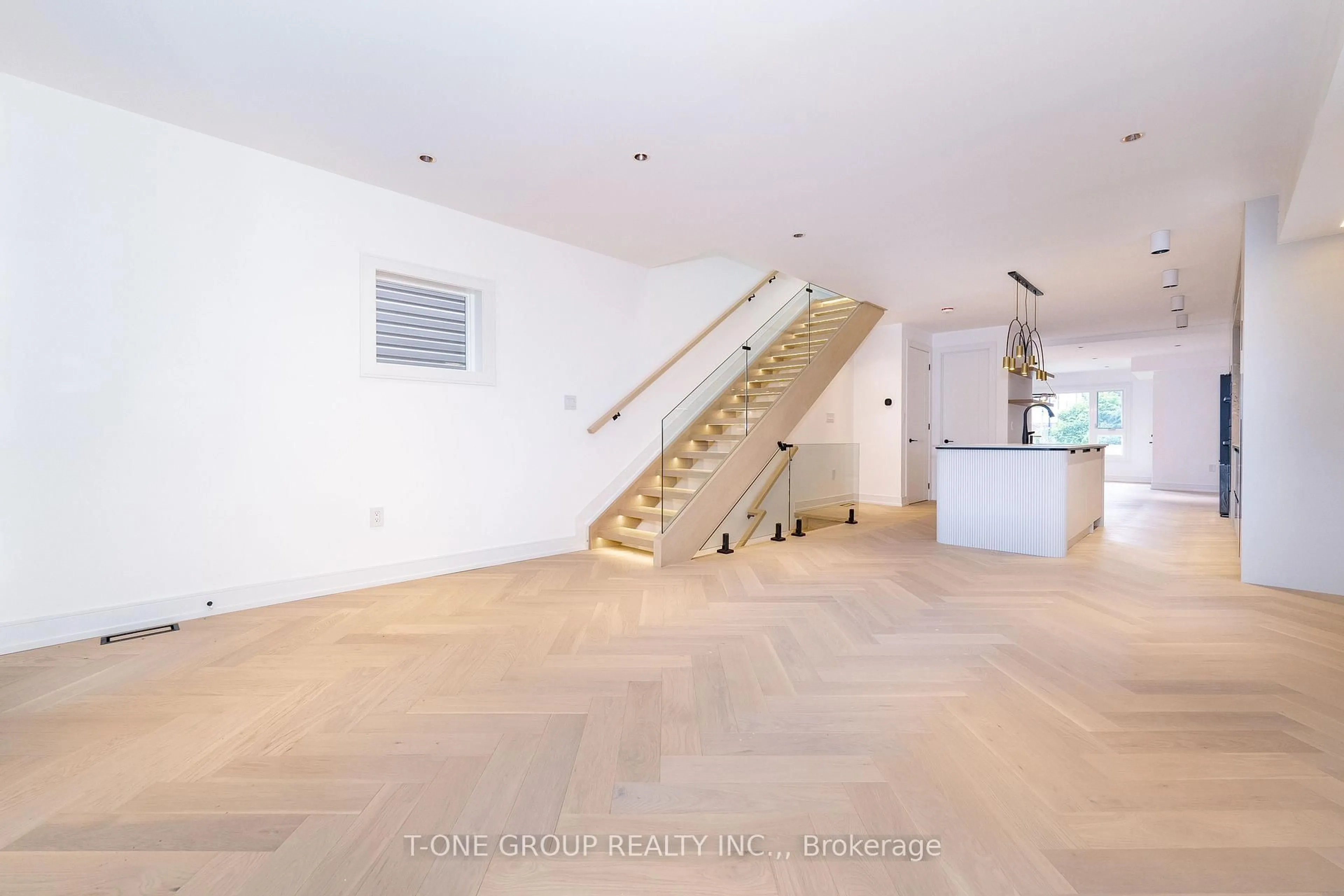 Indoor foyer for 68 Harris Ave, Toronto Ontario M4C 1P6