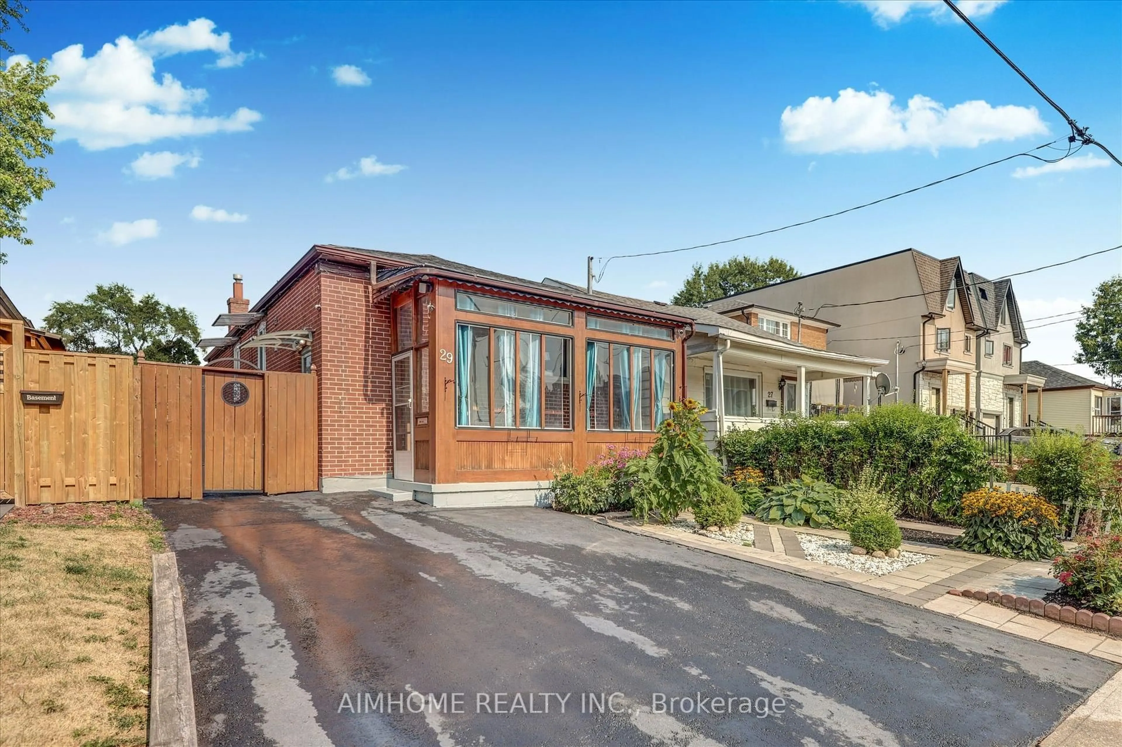A pic from outside/outdoor area/front of a property/back of a property/a pic from drone, street for 29 Jeavons Ave, Toronto Ontario M1K 1S9