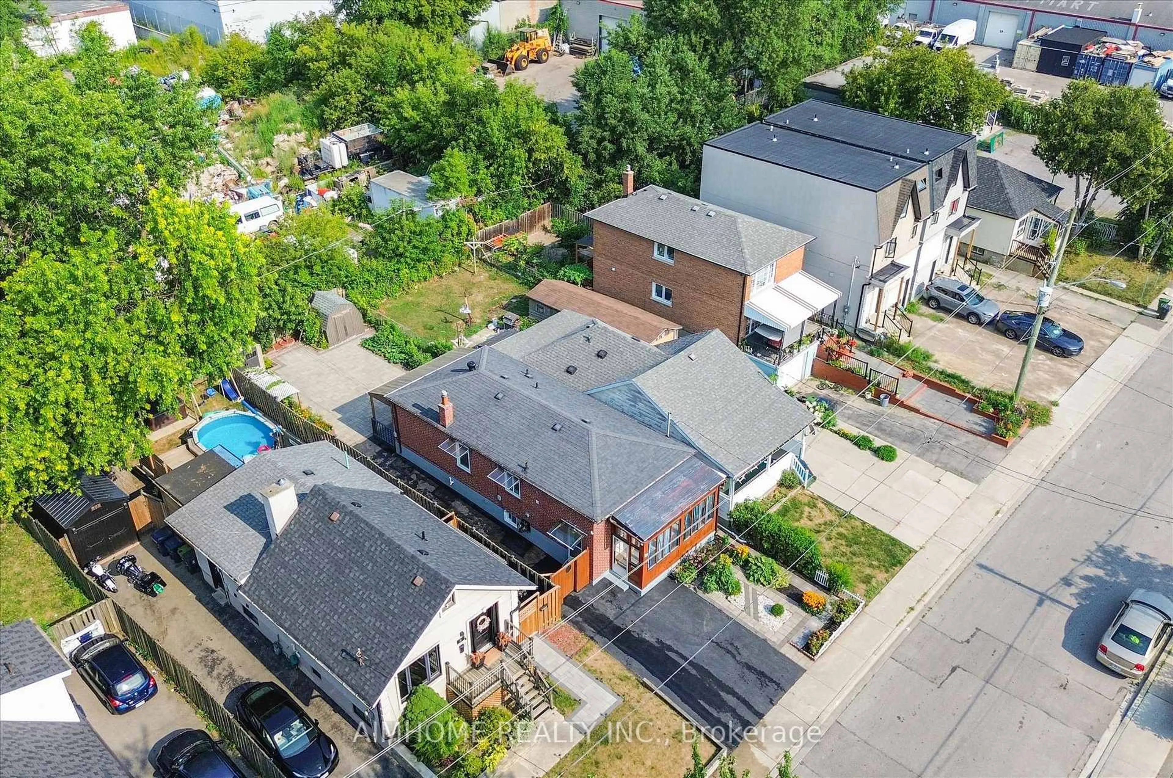 A pic from outside/outdoor area/front of a property/back of a property/a pic from drone, city buildings view from balcony for 29 Jeavons Ave, Toronto Ontario M1K 1S9