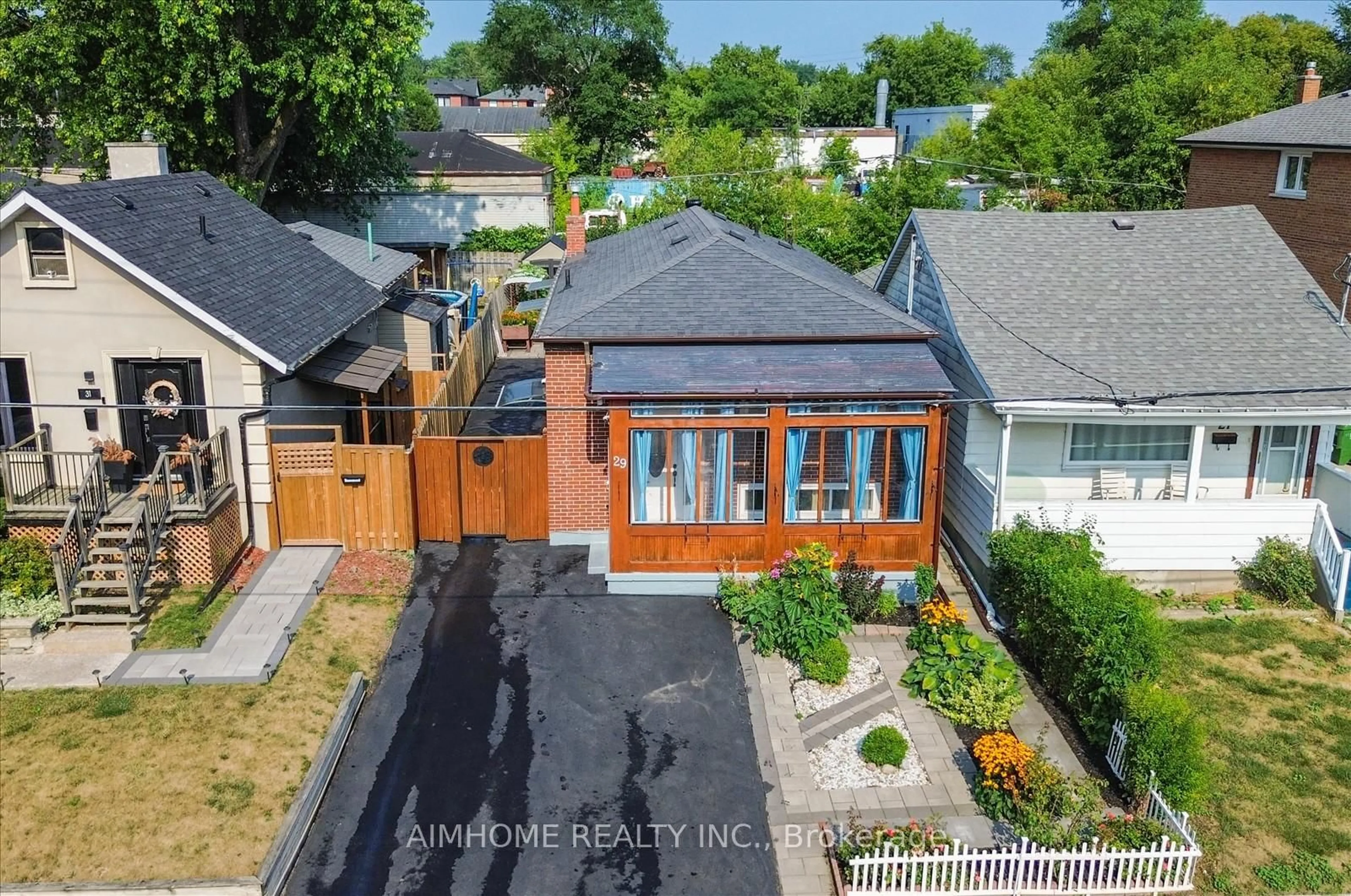 A pic from outside/outdoor area/front of a property/back of a property/a pic from drone, street for 29 Jeavons Ave, Toronto Ontario M1K 1S9