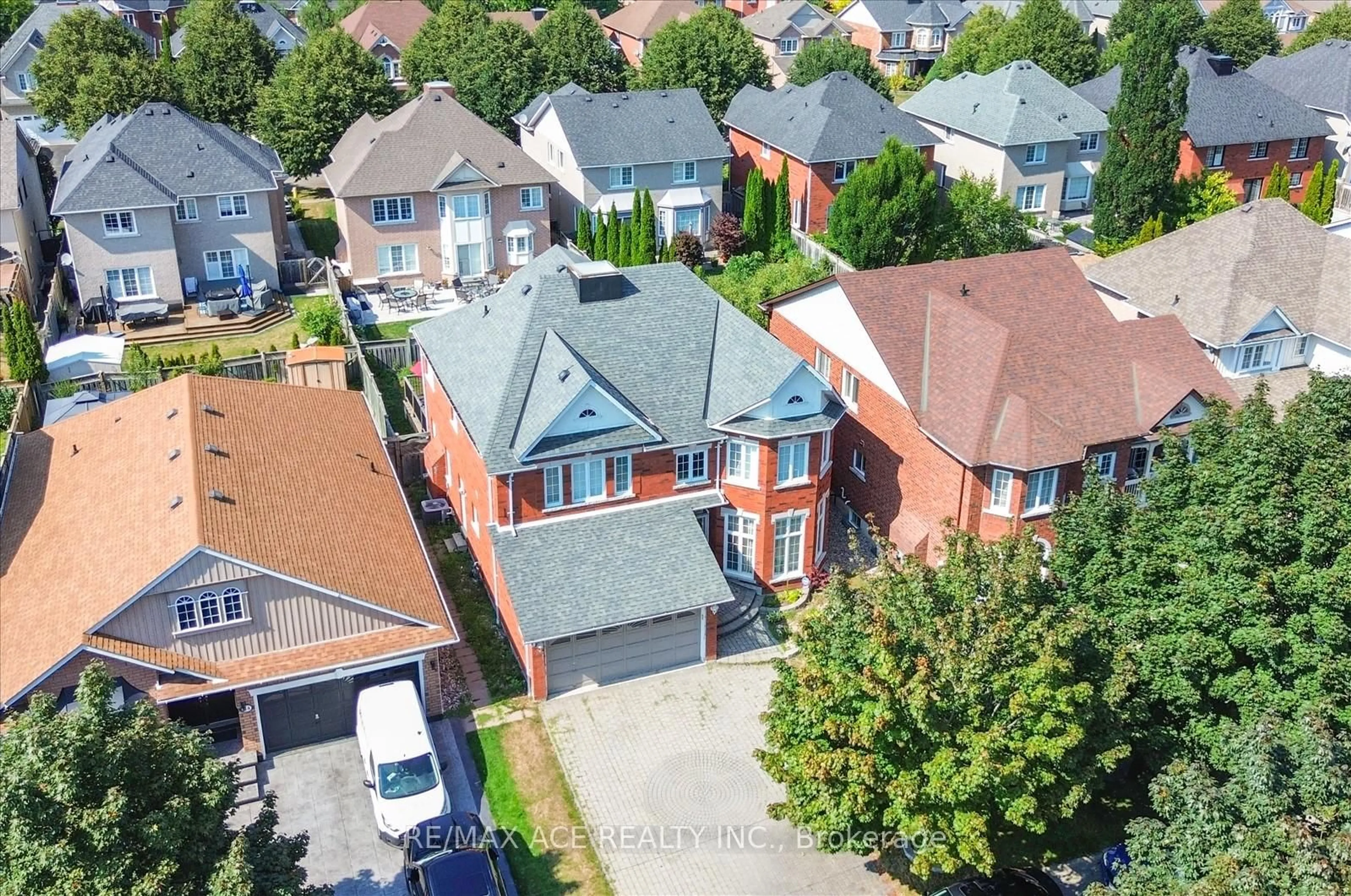 A pic from outside/outdoor area/front of a property/back of a property/a pic from drone, street for 36 Todd Rd, Ajax Ontario L1T 4C6