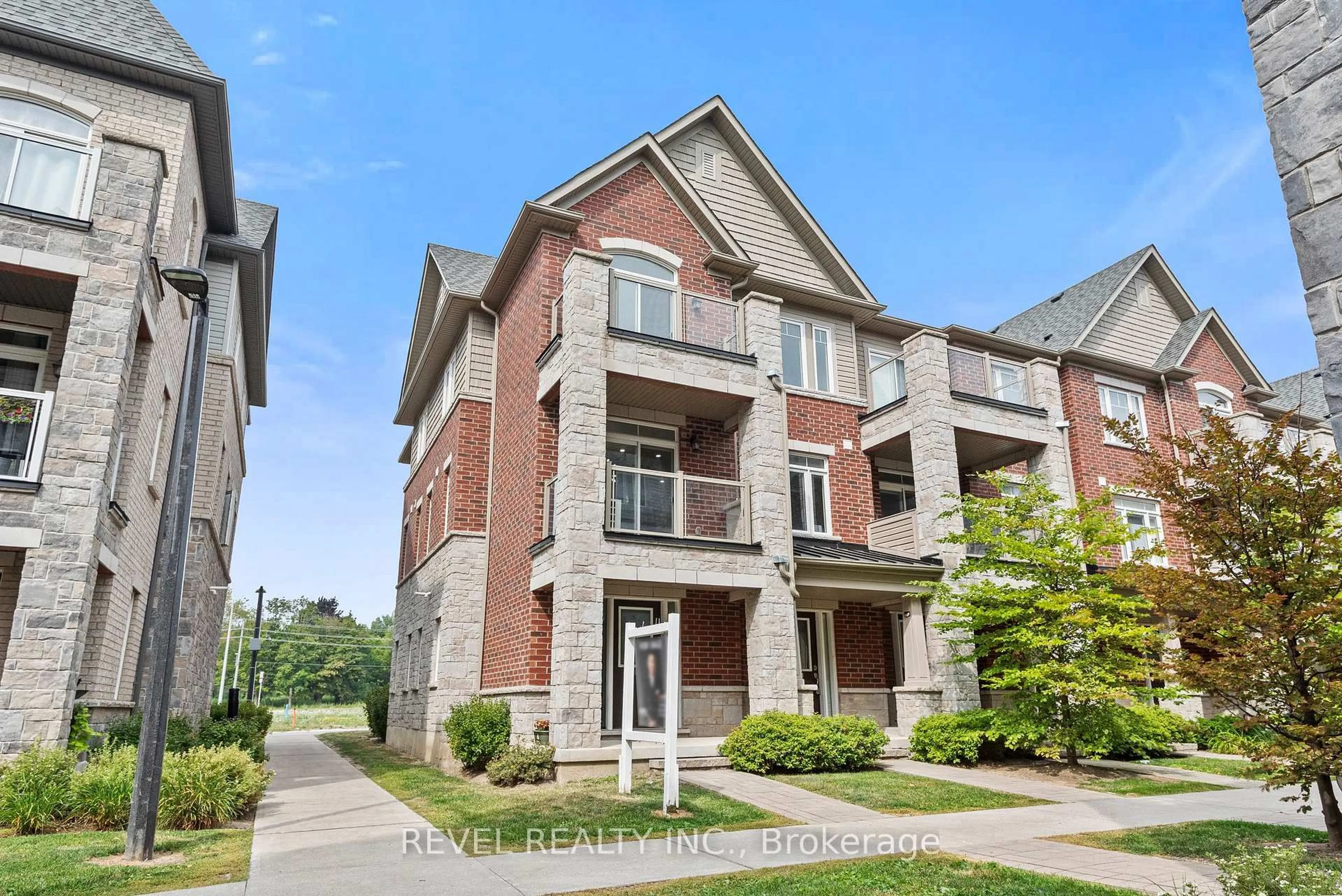 Home with brick exterior material, street for 2621 Garrison Crossing, Pickering Ontario L1X 0E5