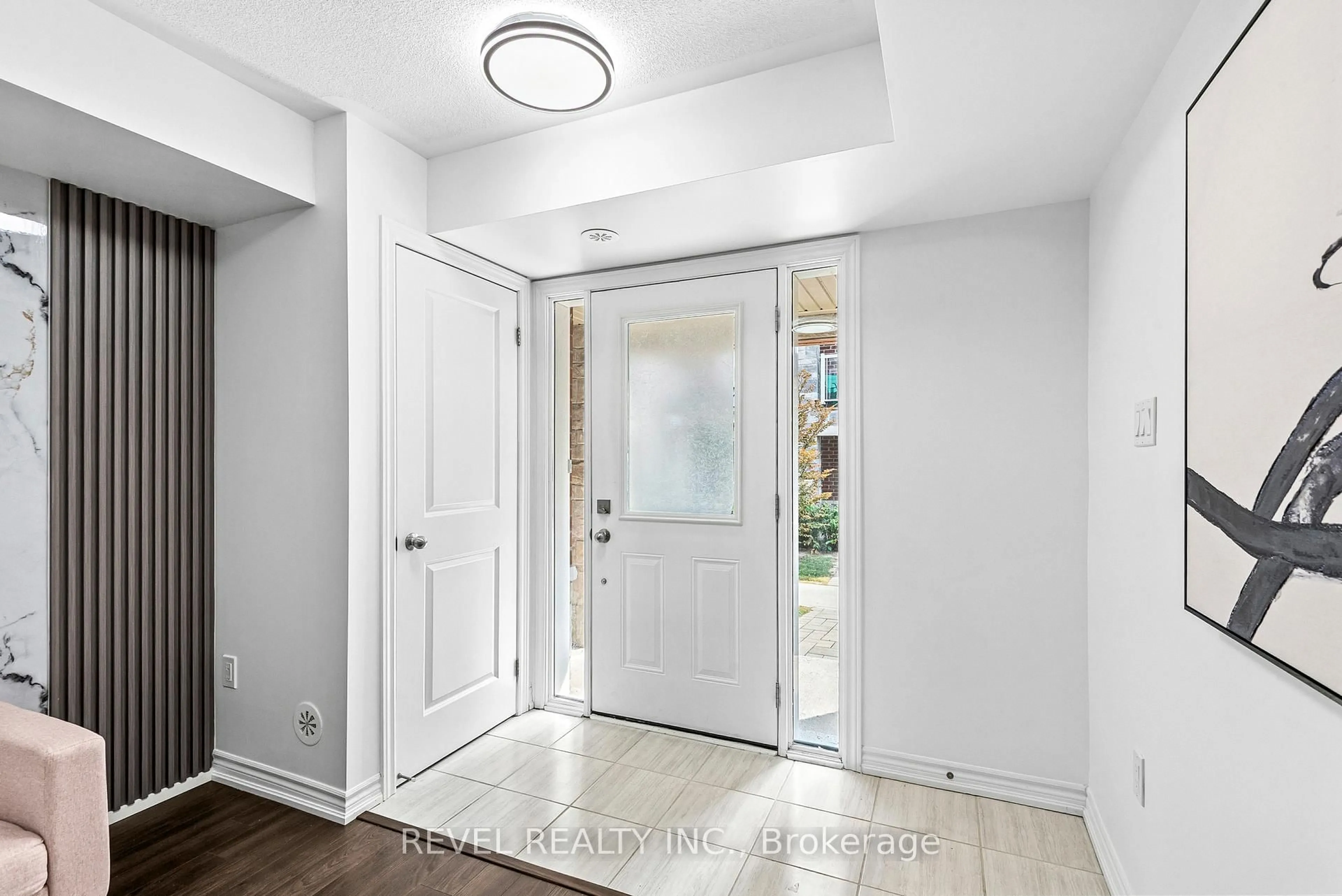Indoor entryway for 2621 Garrison Crossing, Pickering Ontario L1X 0E5