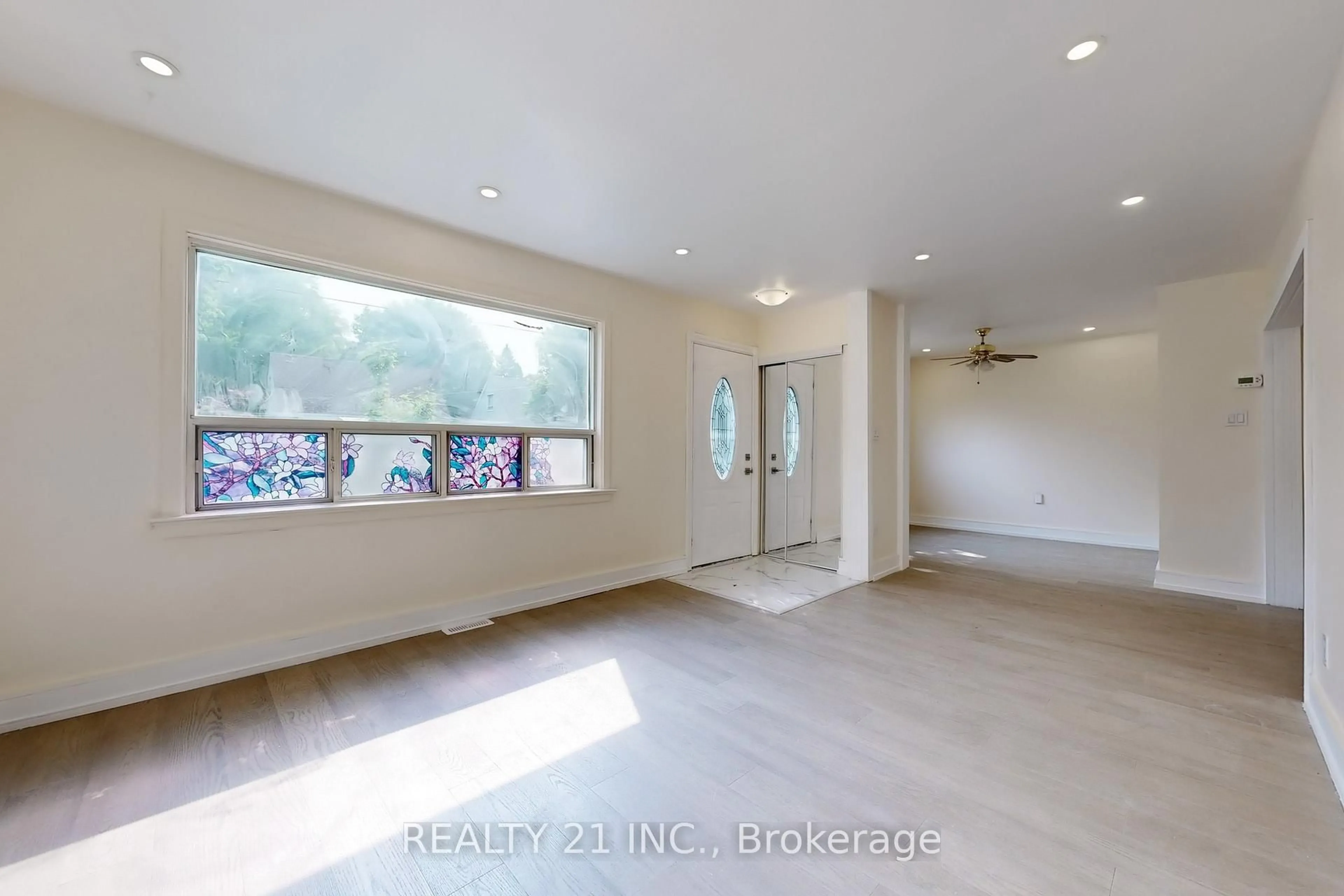 A pic of a room for 98 Natal Ave, Toronto Ontario M1N 3V6