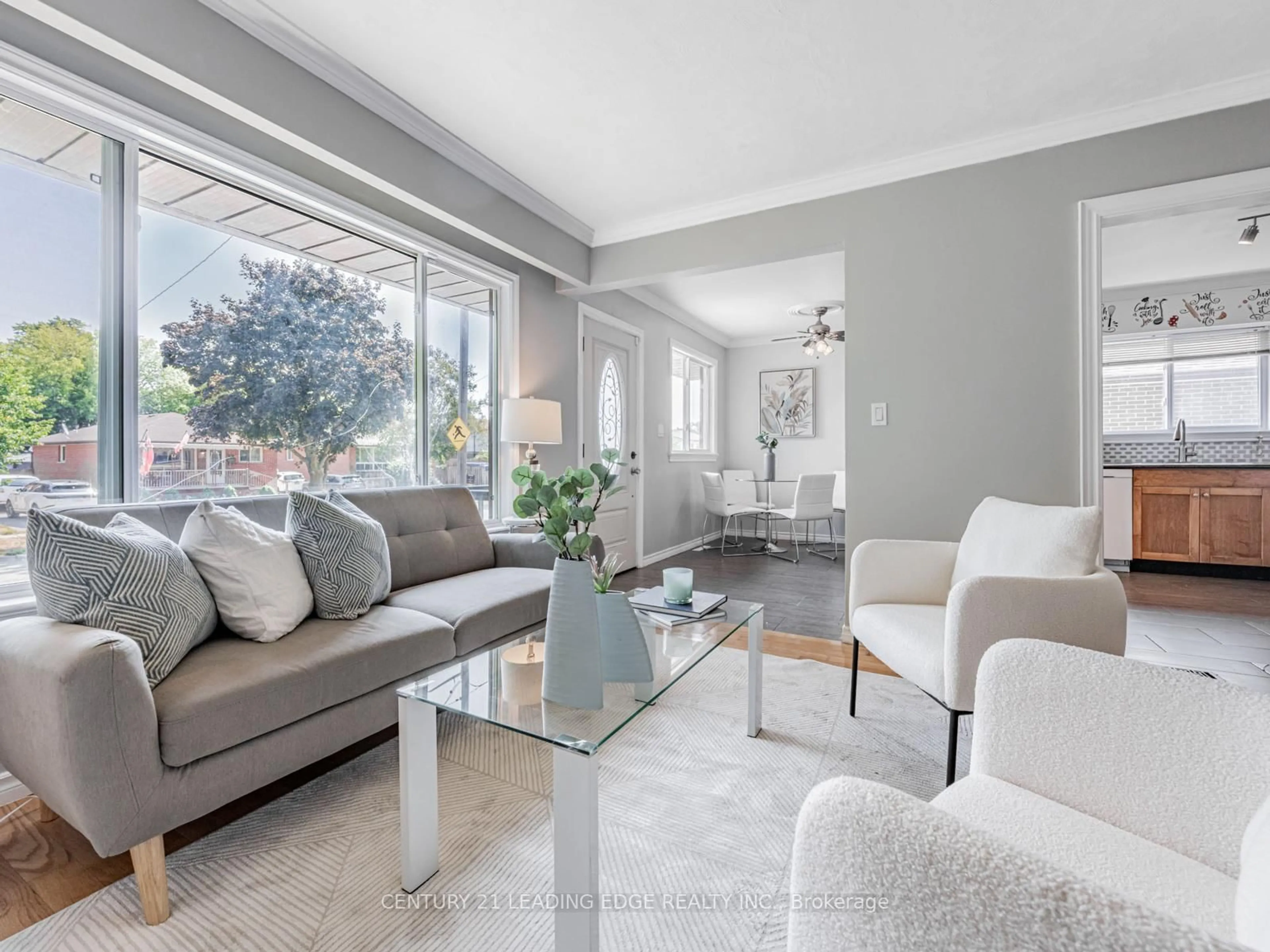 Living room with furniture, unknown for 130 Cabot St, Oshawa Ontario L1J 5R7
