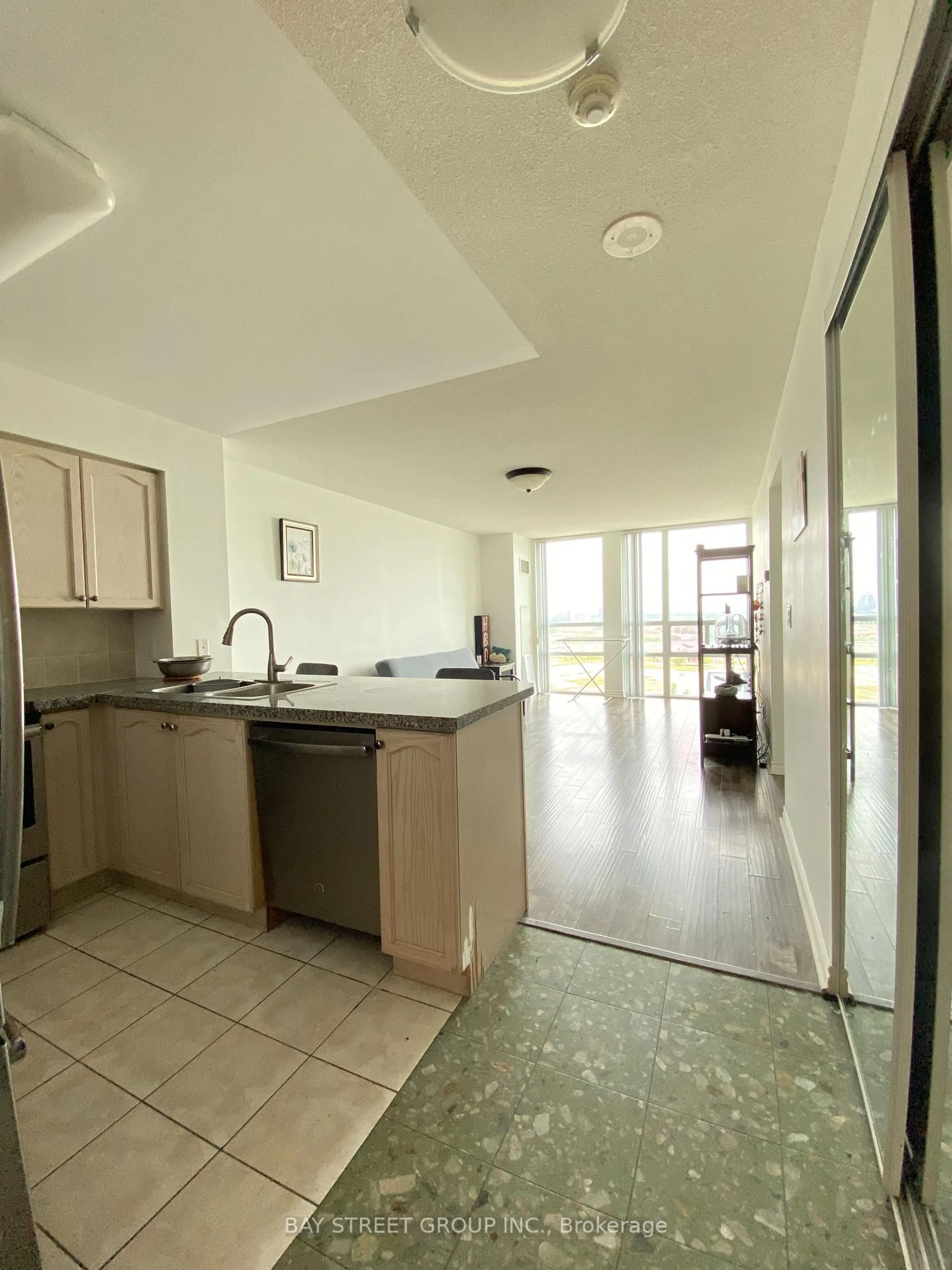 Standard kitchen, unknown for 68 Grangeway Ave #1206, Toronto Ontario M1H 0A1