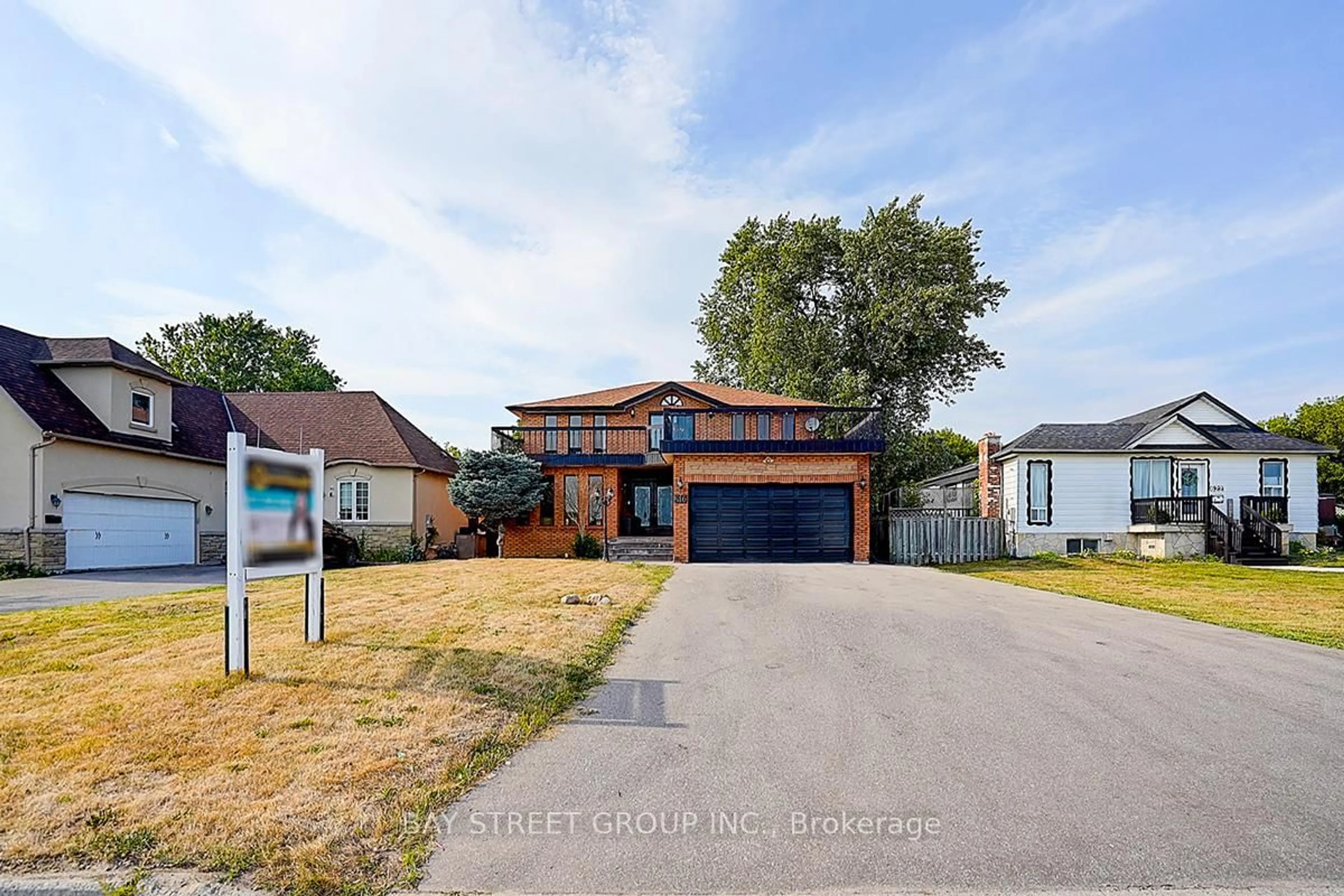 A pic from outside/outdoor area/front of a property/back of a property/a pic from drone, street for 616 Sheppard Ave, Pickering Ontario L1V 1G3