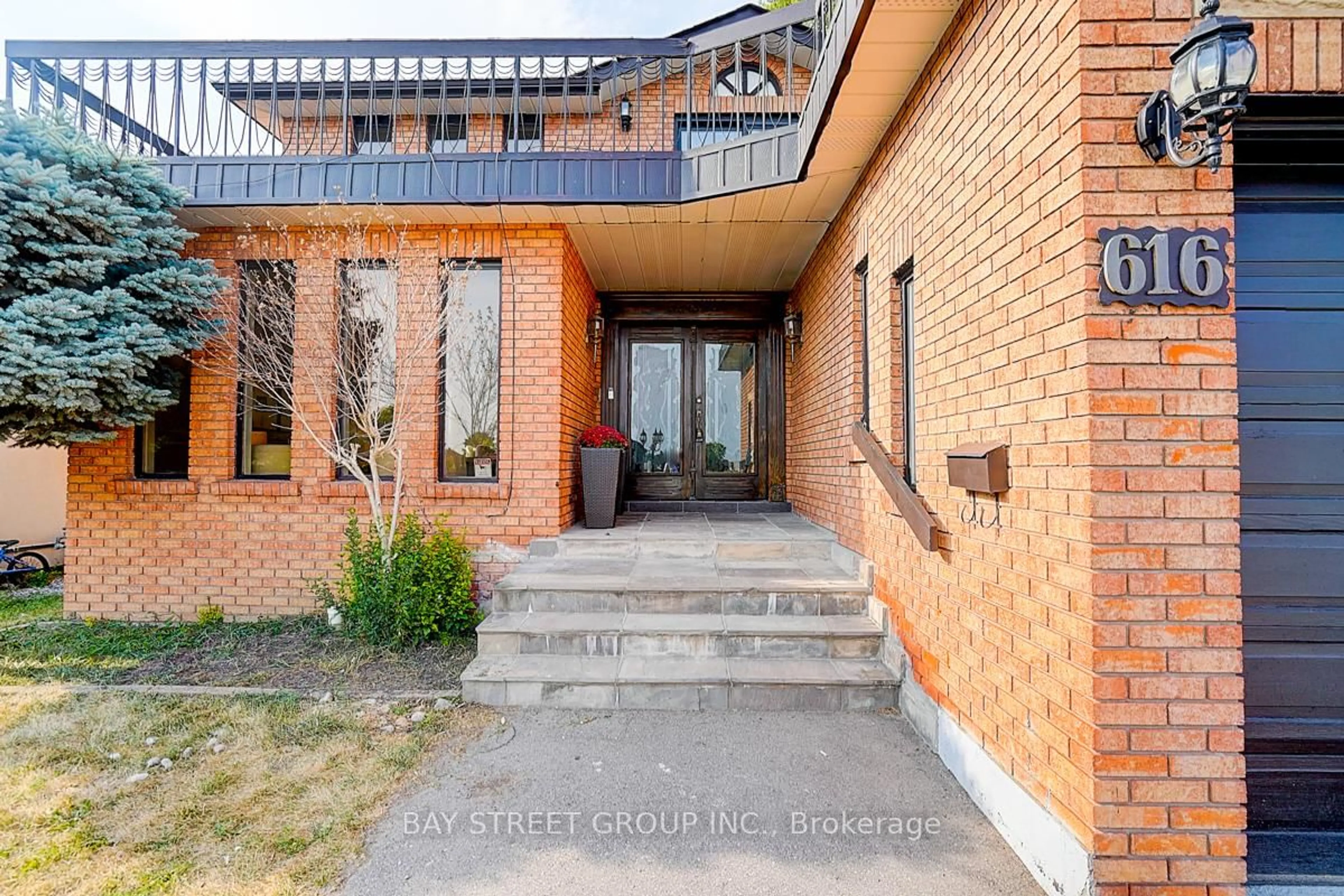 Home with brick exterior material, building for 616 Sheppard Ave, Pickering Ontario L1V 1G3