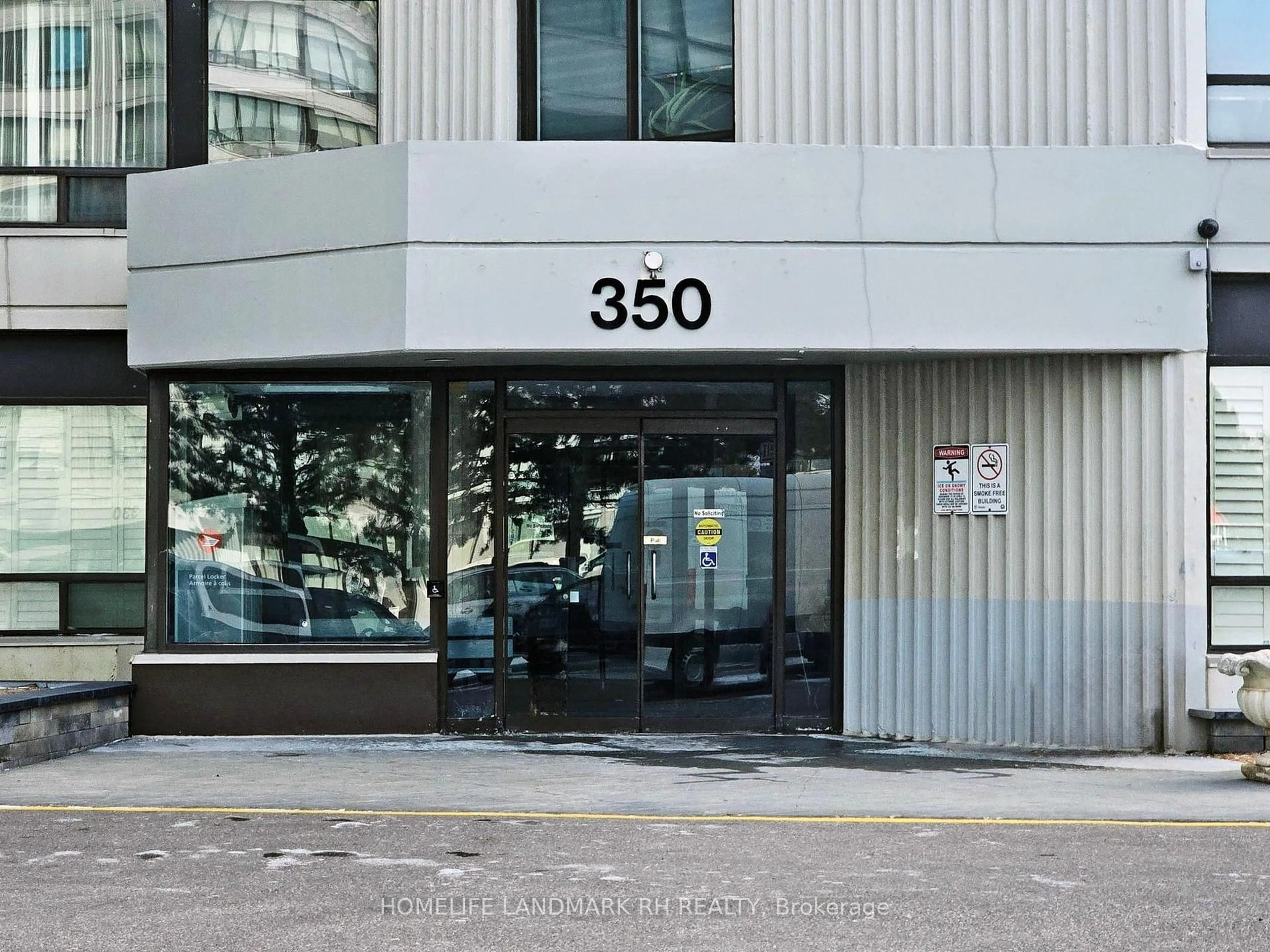 Indoor foyer for 350 Alton Tower Circ #1811, Toronto Ontario M1V 5E3
