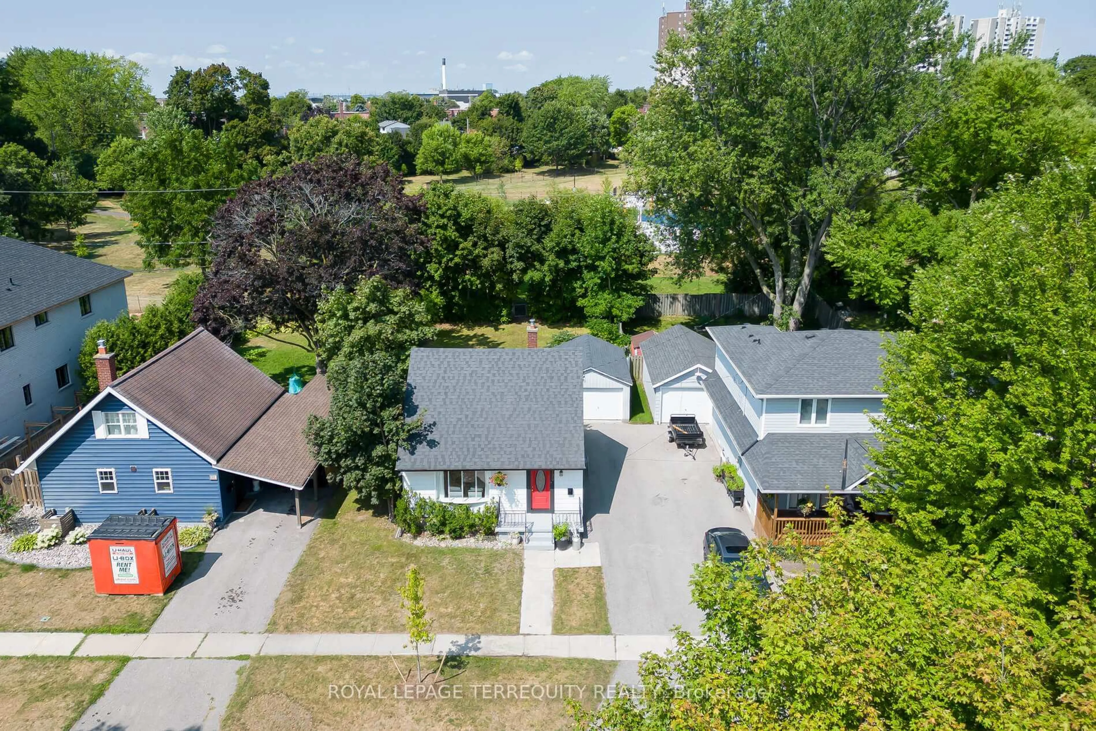 A pic from outside/outdoor area/front of a property/back of a property/a pic from drone, street for 120 Exeter Rd, Ajax Ontario L1S 2K5