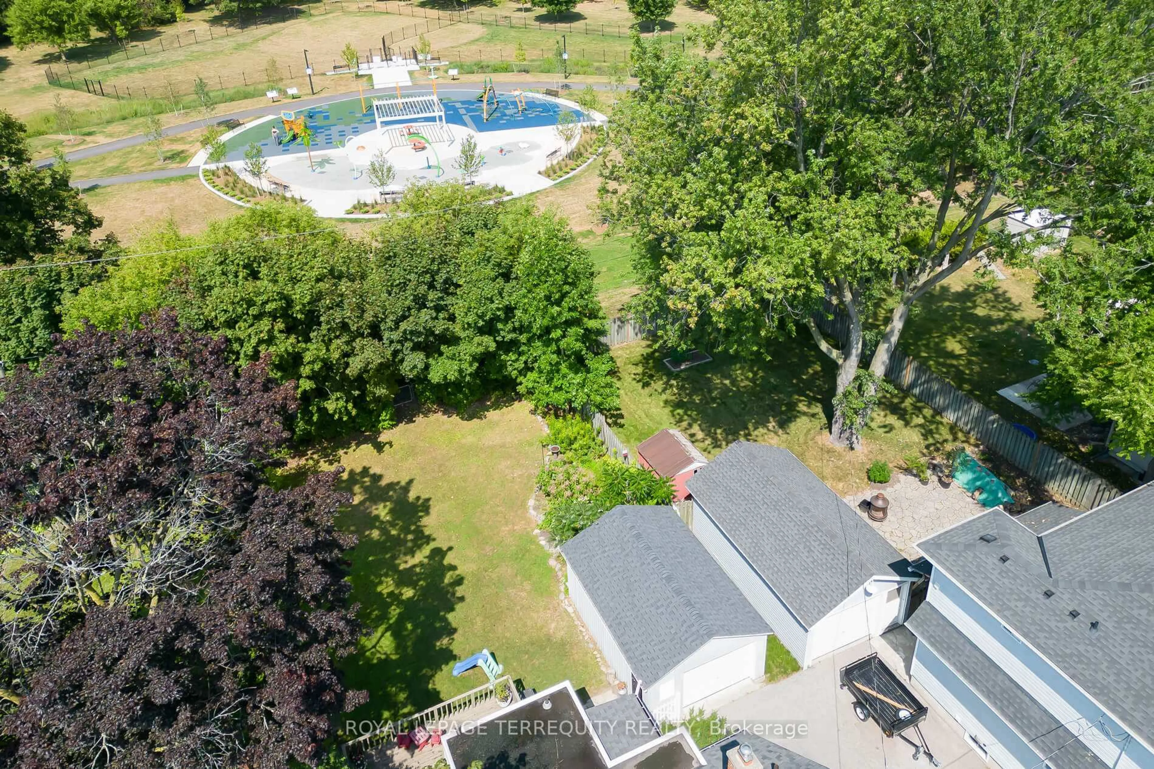 A pic from outside/outdoor area/front of a property/back of a property/a pic from drone, water/lake/river/ocean view for 120 Exeter Rd, Ajax Ontario L1S 2K5