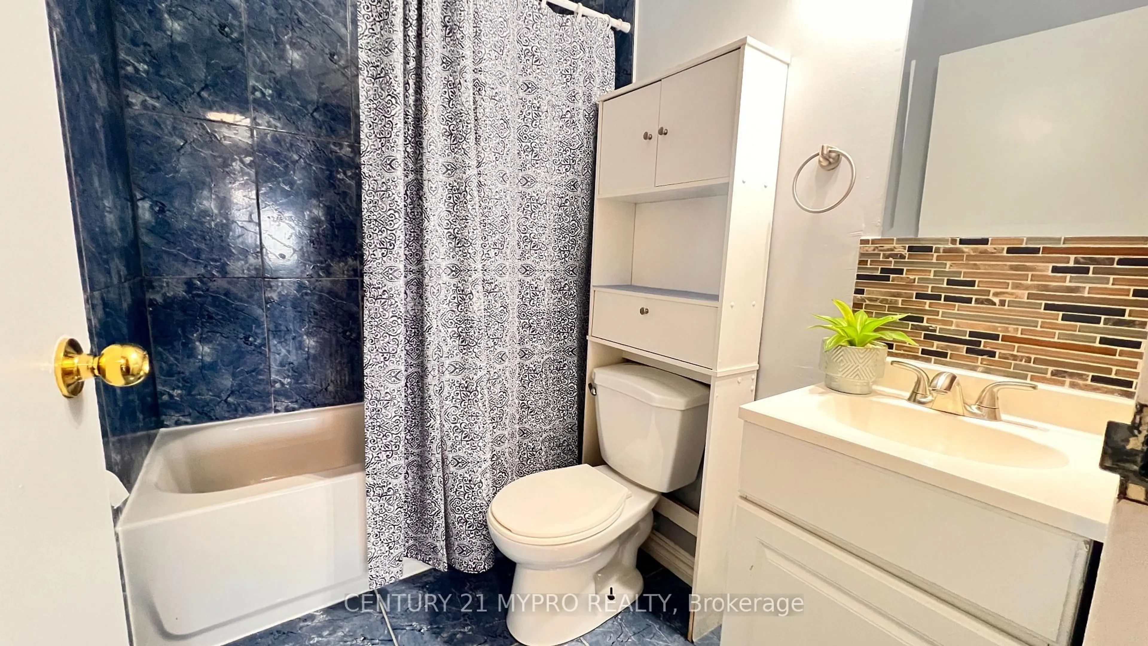 Standard bathroom, ceramic/tile floor for 100 Mornelle Crt #1034, Toronto Ontario M1E 4X2