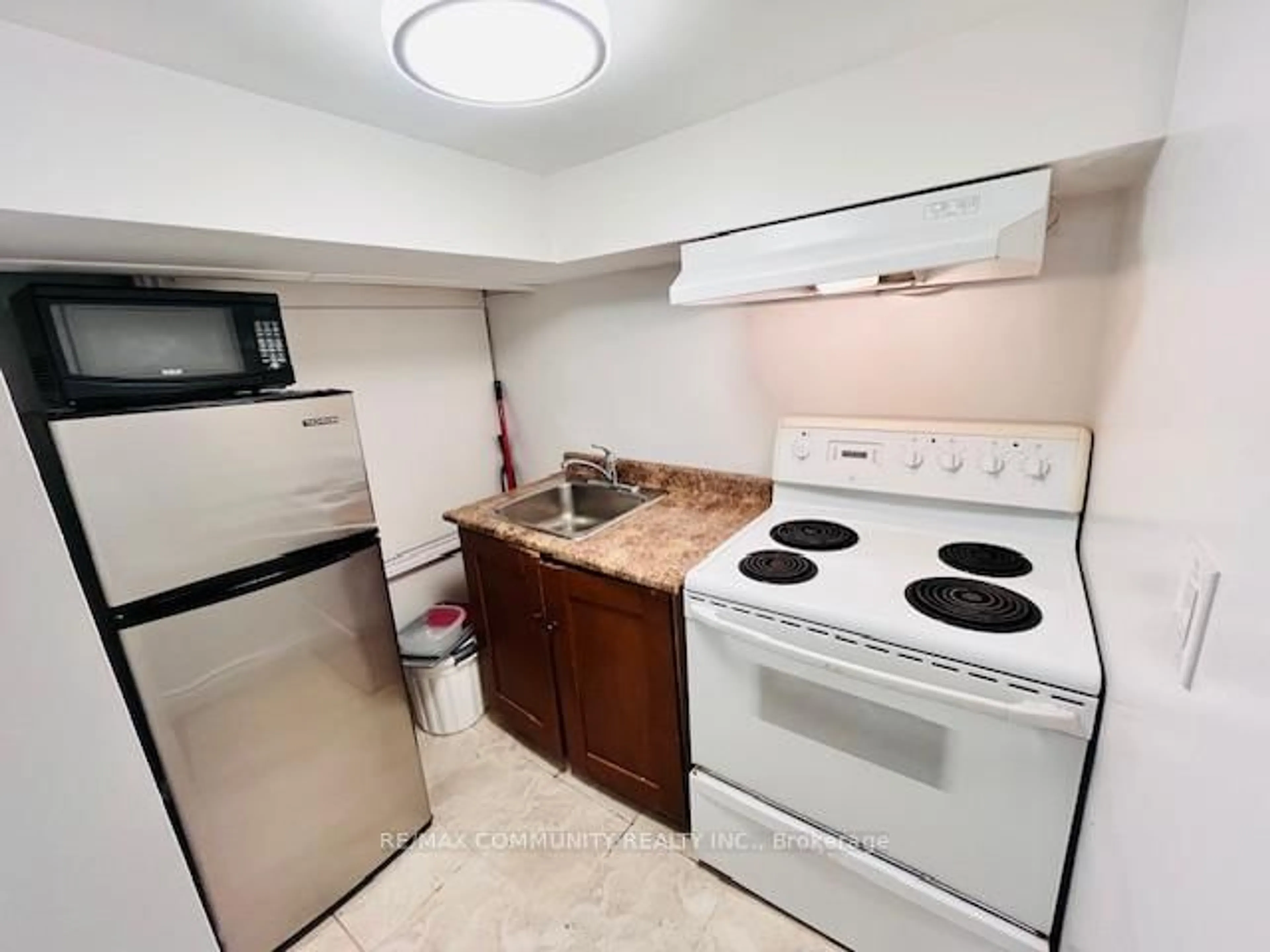 Standard kitchen, unknown for 106 Barnham St, Ajax Ontario L1Z 2B2