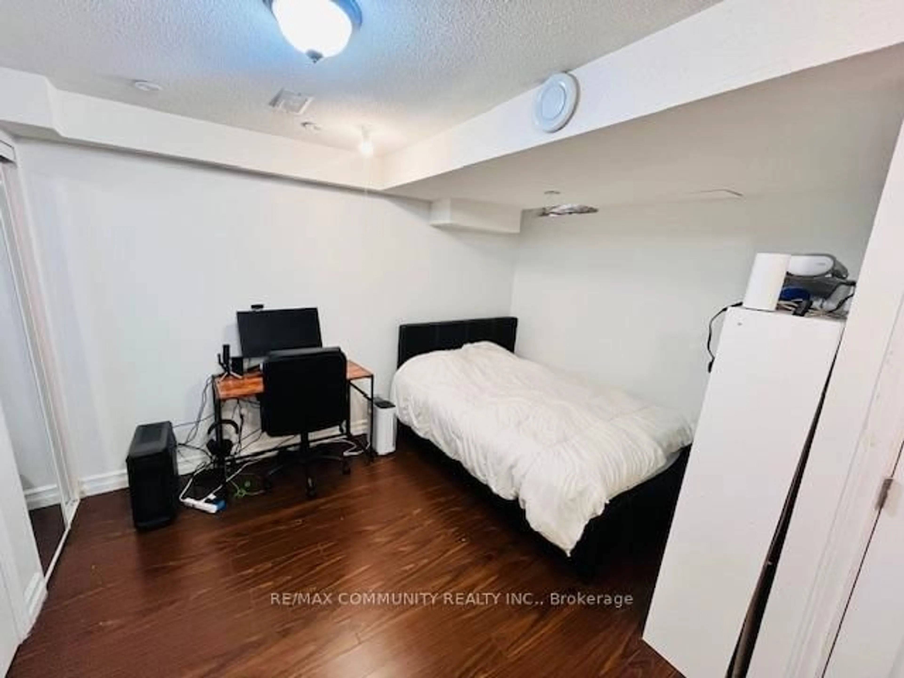 A pic of a room for 106 Barnham St, Ajax Ontario L1Z 2B2