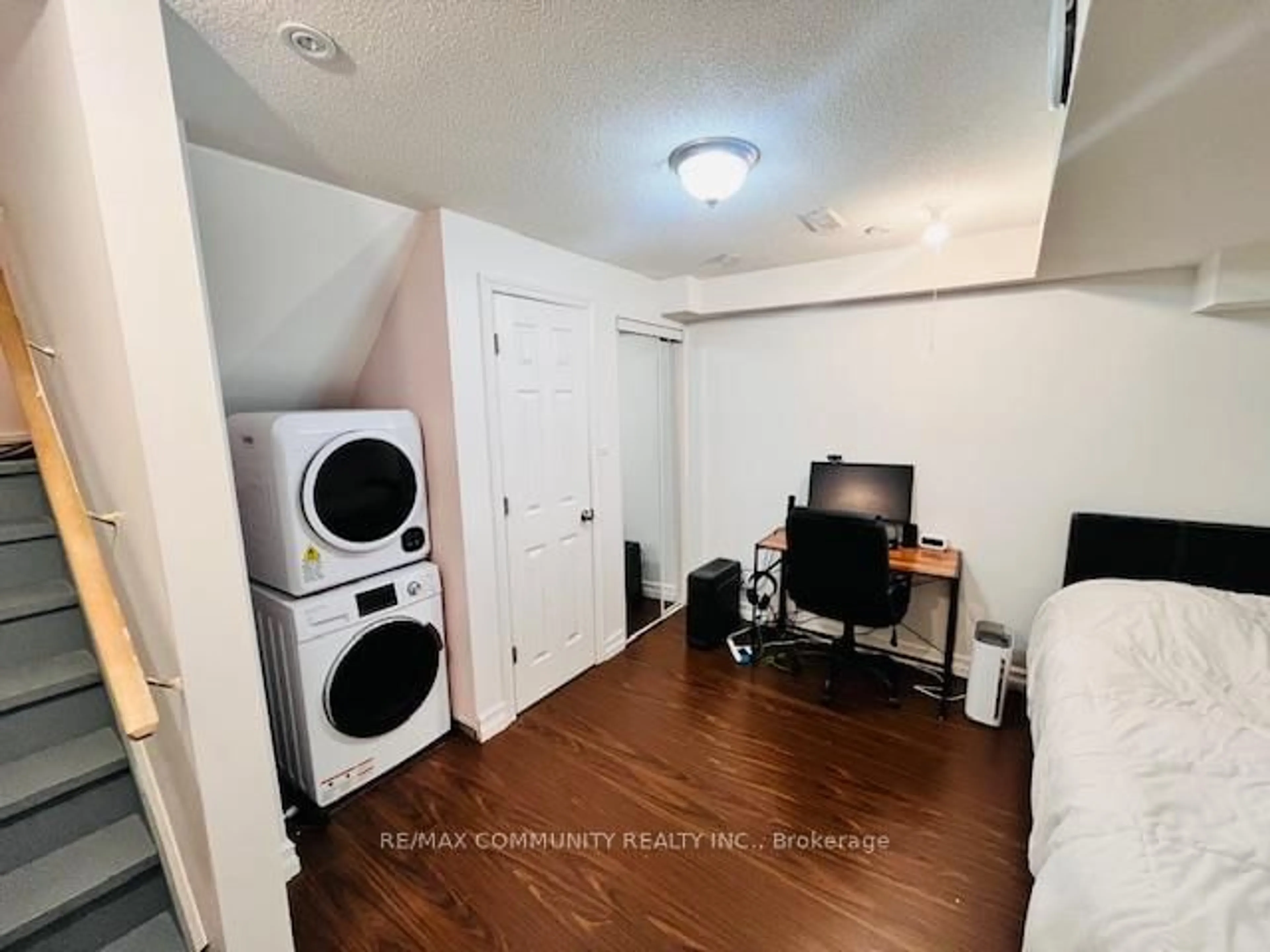 A pic of a room for 106 Barnham St, Ajax Ontario L1Z 2B2