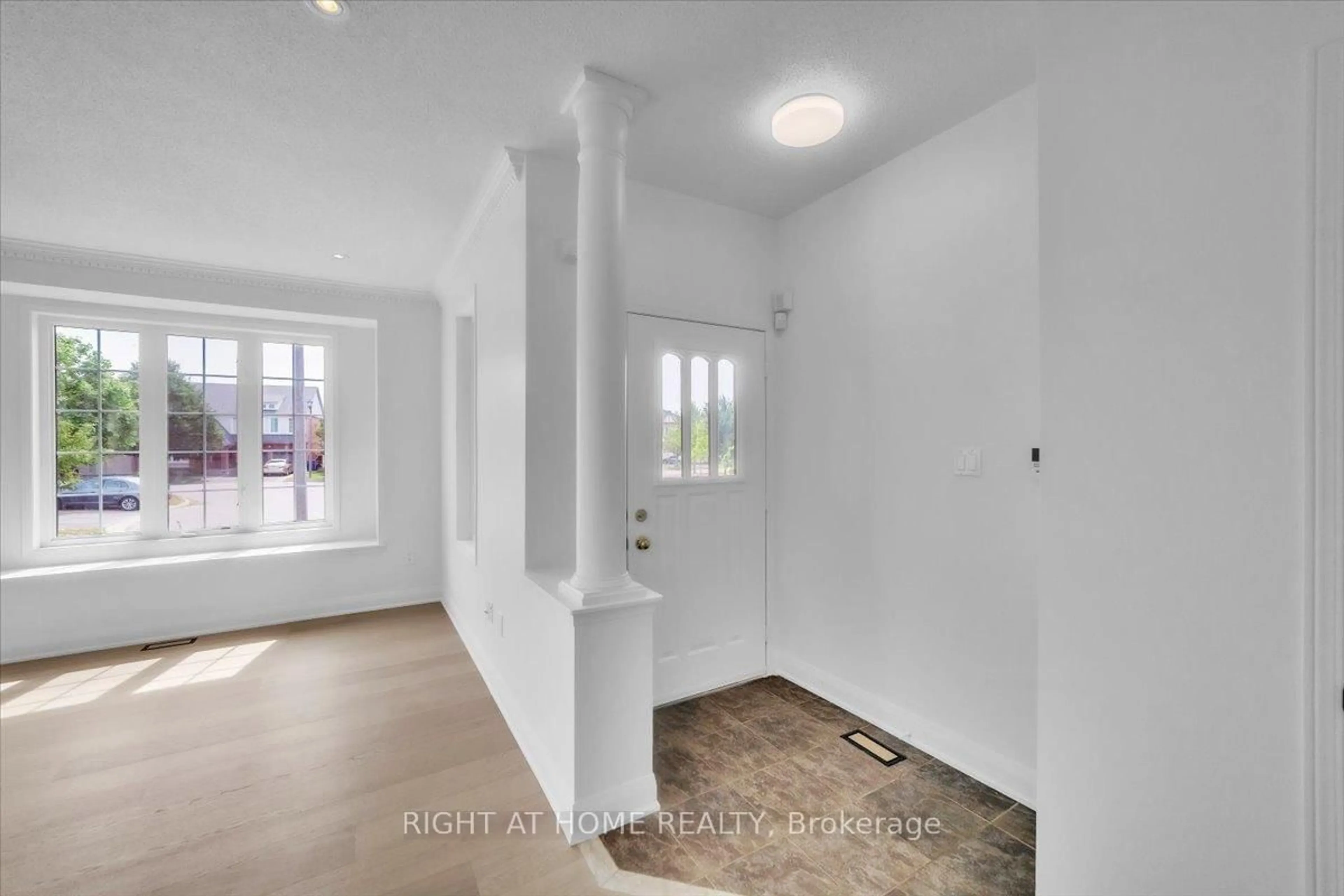 Indoor entryway for 18 McQueen Cres, Ajax Ontario L1T 4Y8