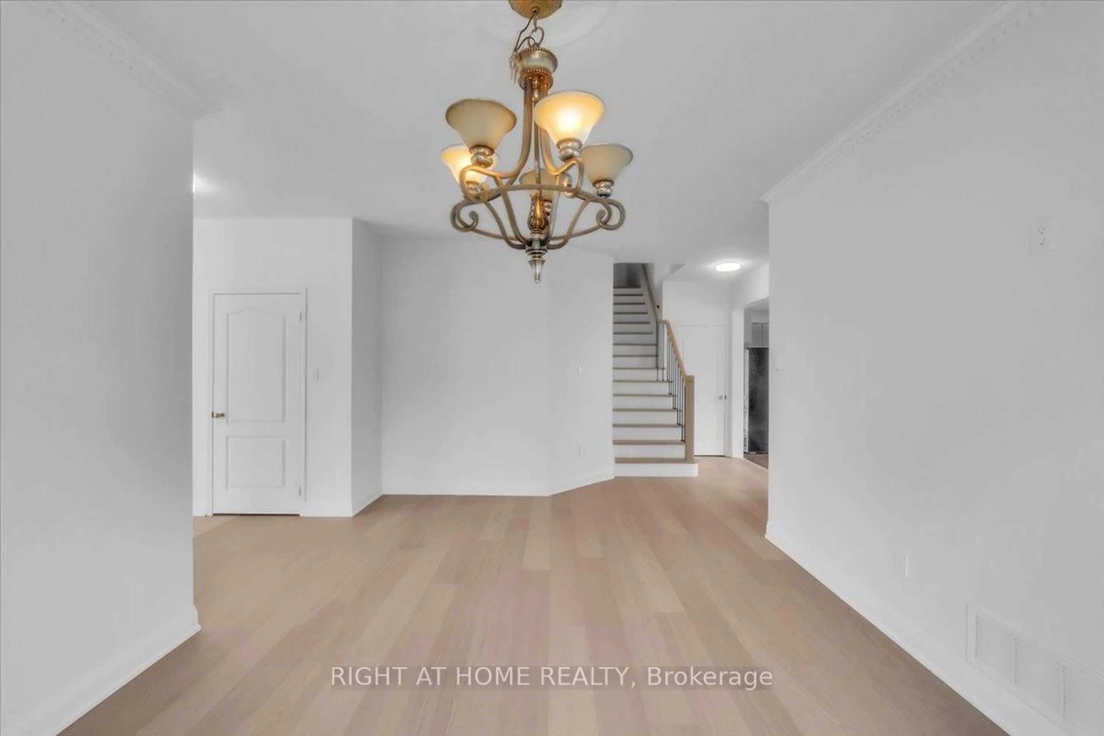 Indoor entryway for 18 McQueen Cres, Ajax Ontario L1T 4Y8