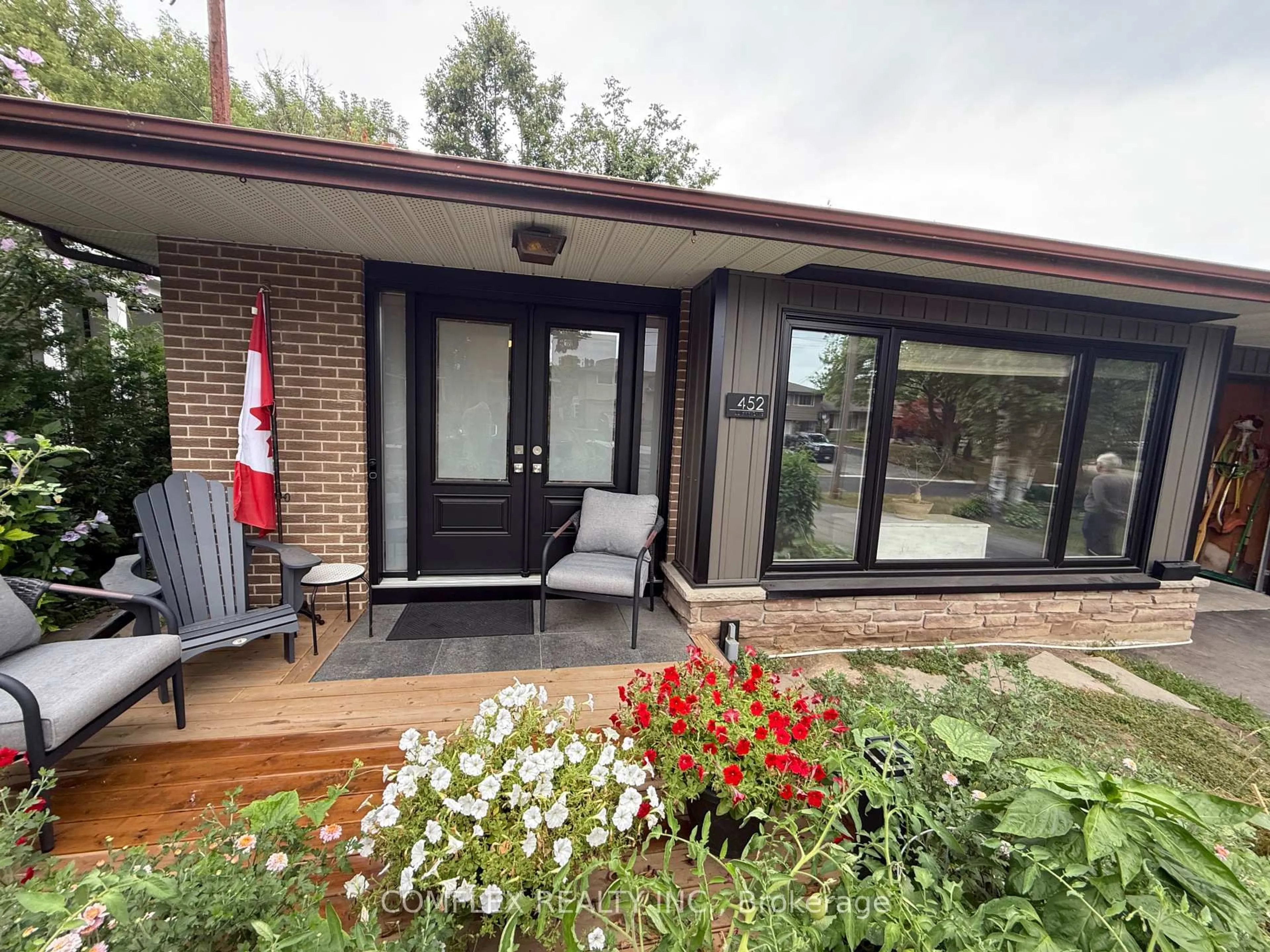 Patio, street for 452 Juliana Dr, Oshawa Ontario L1G 2E8