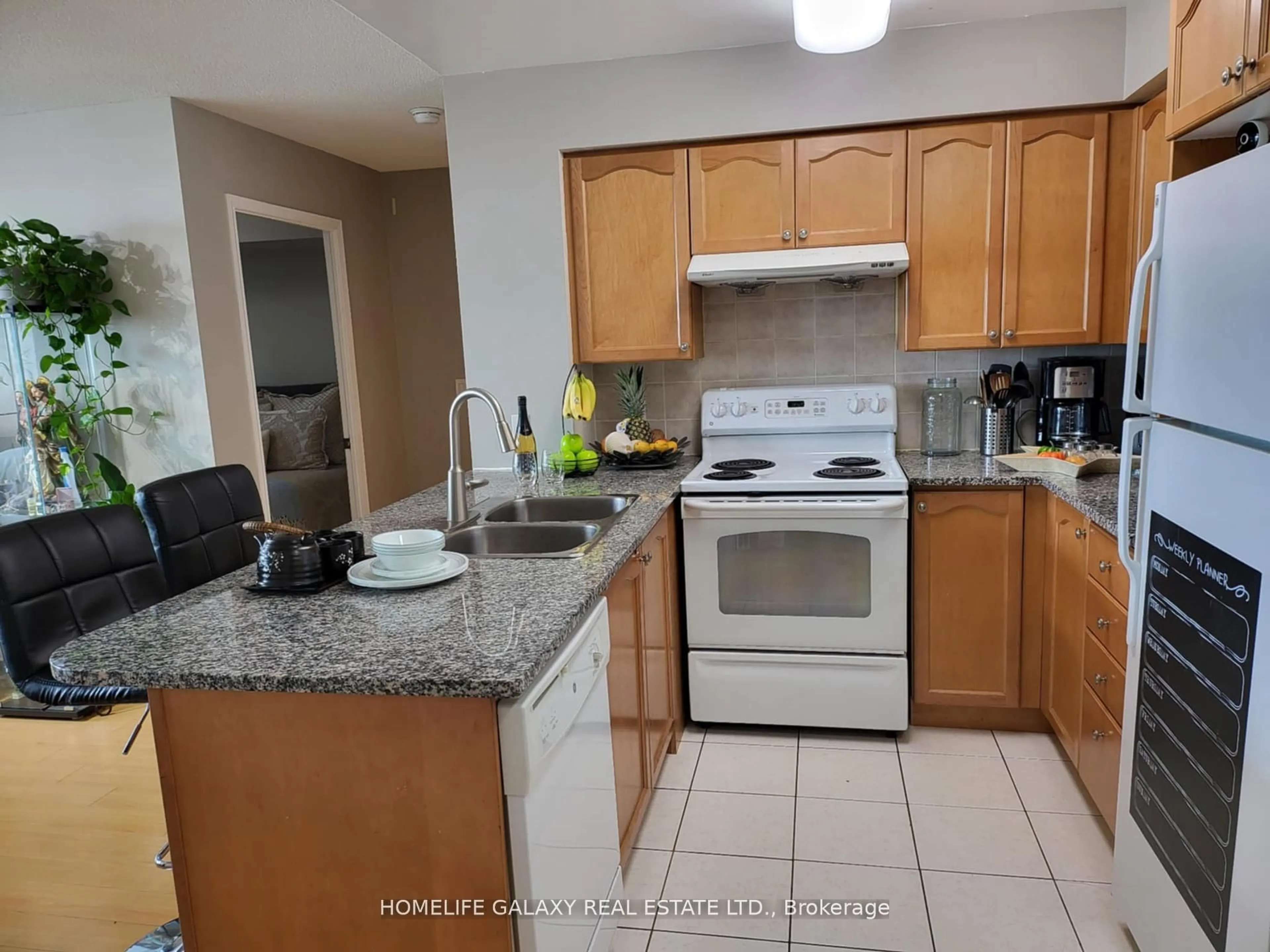 Standard kitchen, ceramic/tile floor for 68 Grangeway Ave #1109, Toronto Ontario M1H 0A1