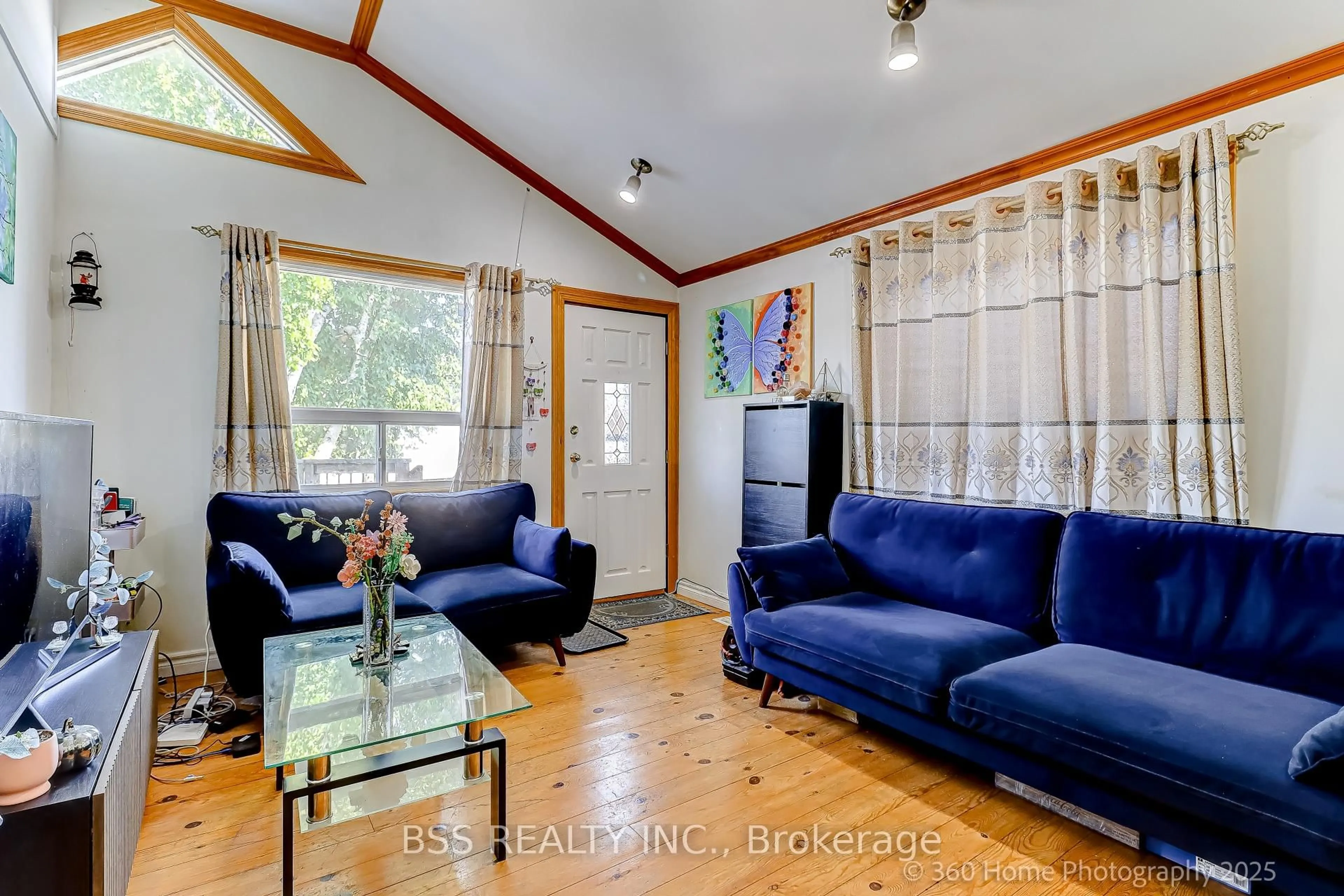 Living room with furniture, wood/laminate floor for 96 Laurel Ave, Toronto Ontario M1K 3J9