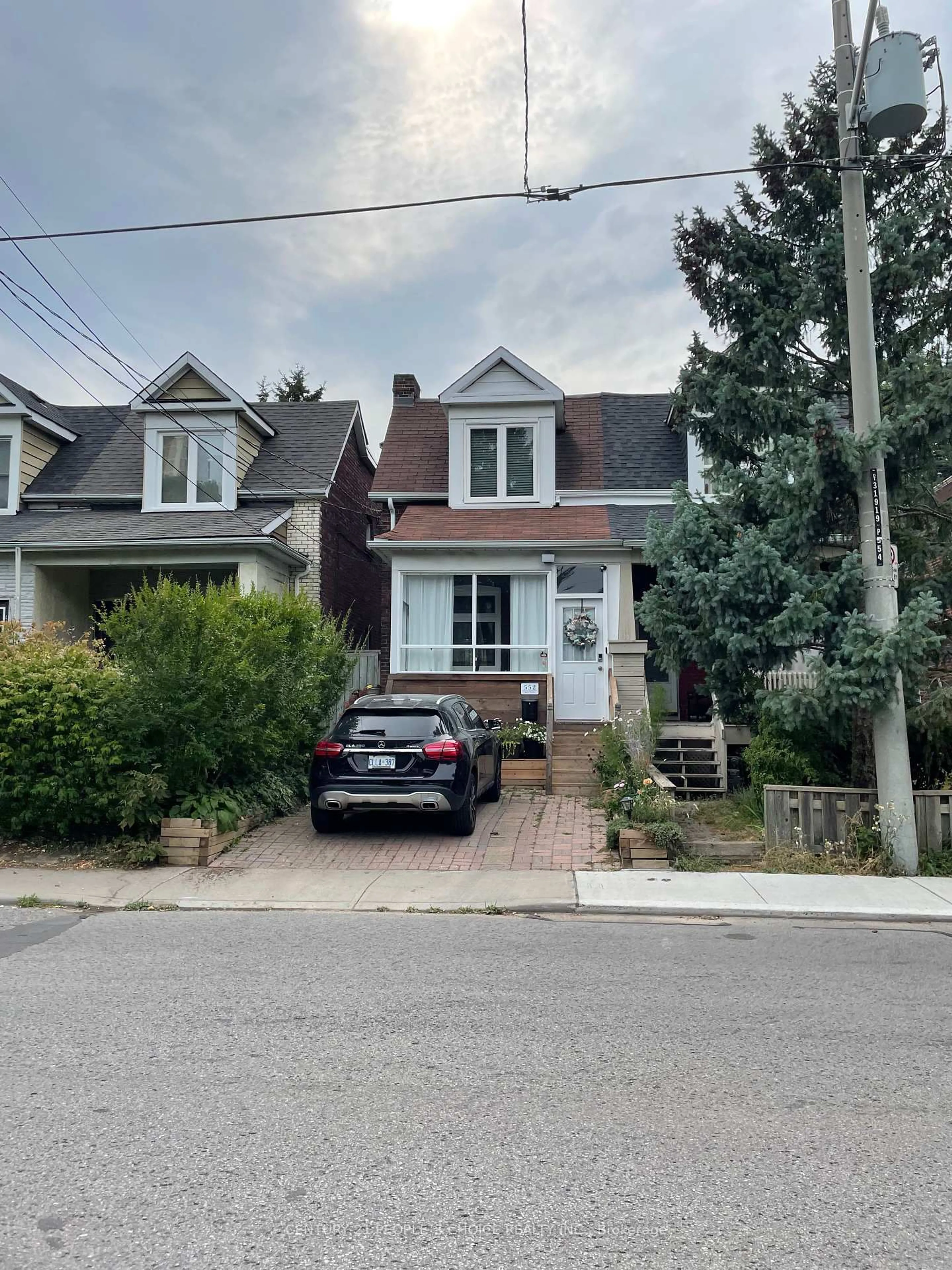 Home with brick exterior material, street for 552 Main St, Toronto Ontario M4C 4Y4