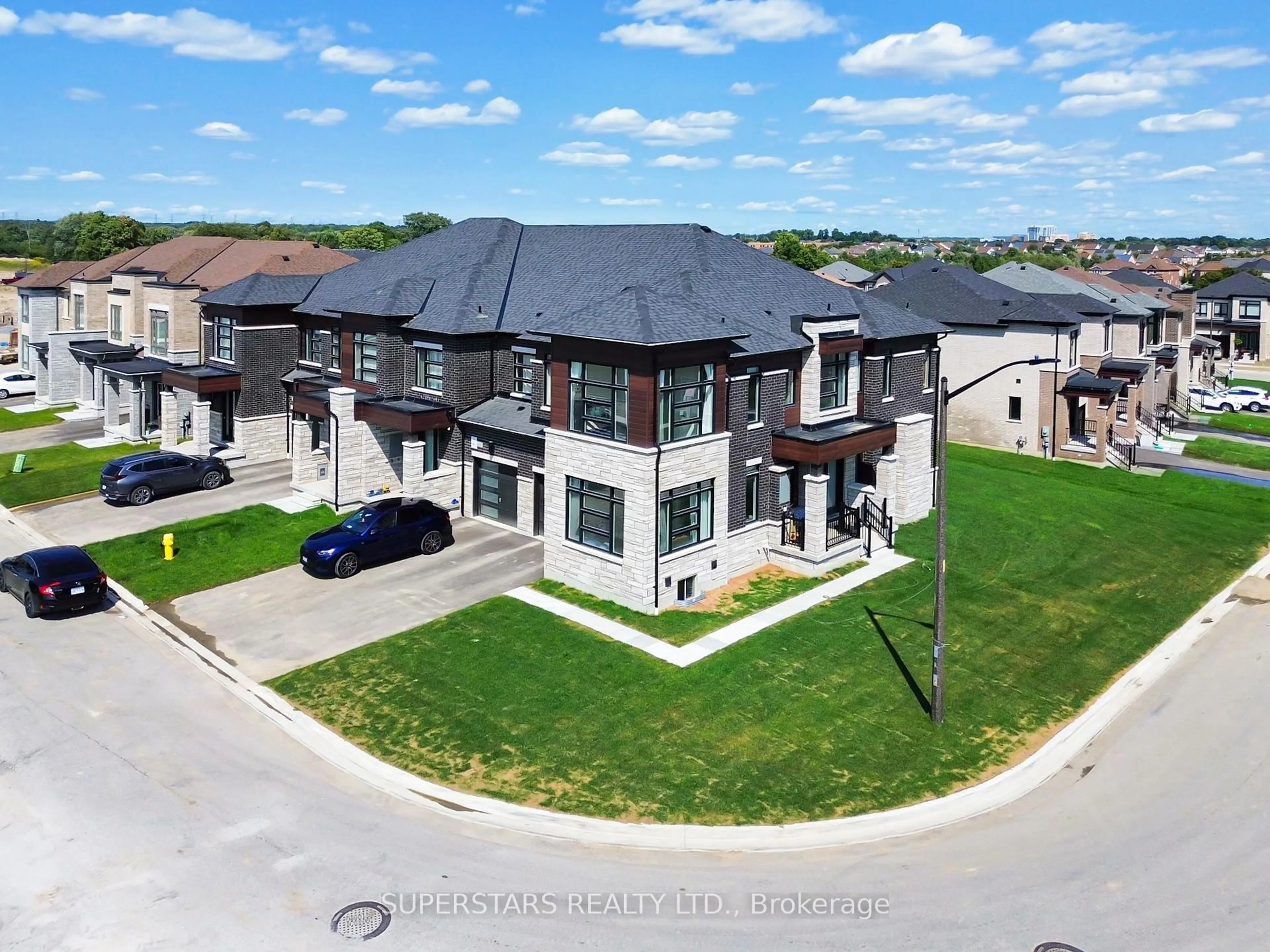 A pic from outside/outdoor area/front of a property/back of a property/a pic from drone, street for 114 Armilia Pl, Whitby Ontario L1P 0P7