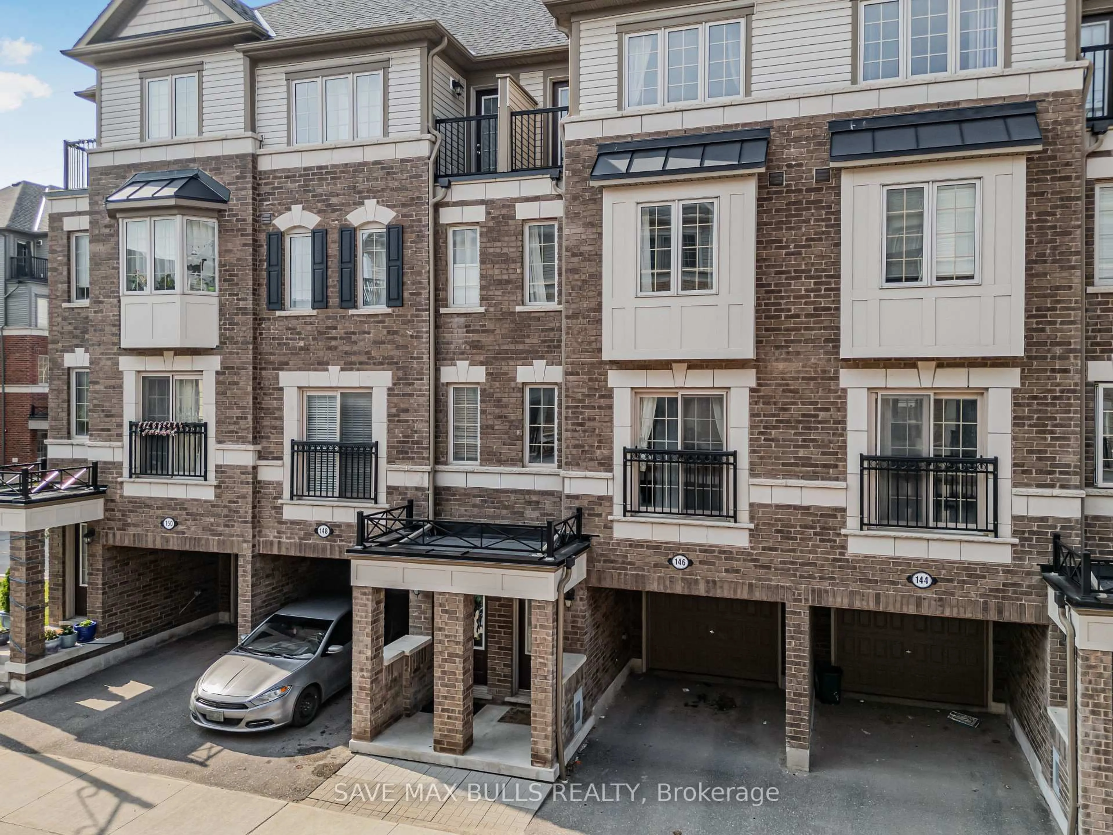 A pic from outside/outdoor area/front of a property/back of a property/a pic from drone, street for 146 Giboulee Path, Oshawa Ontario L1L 0M7