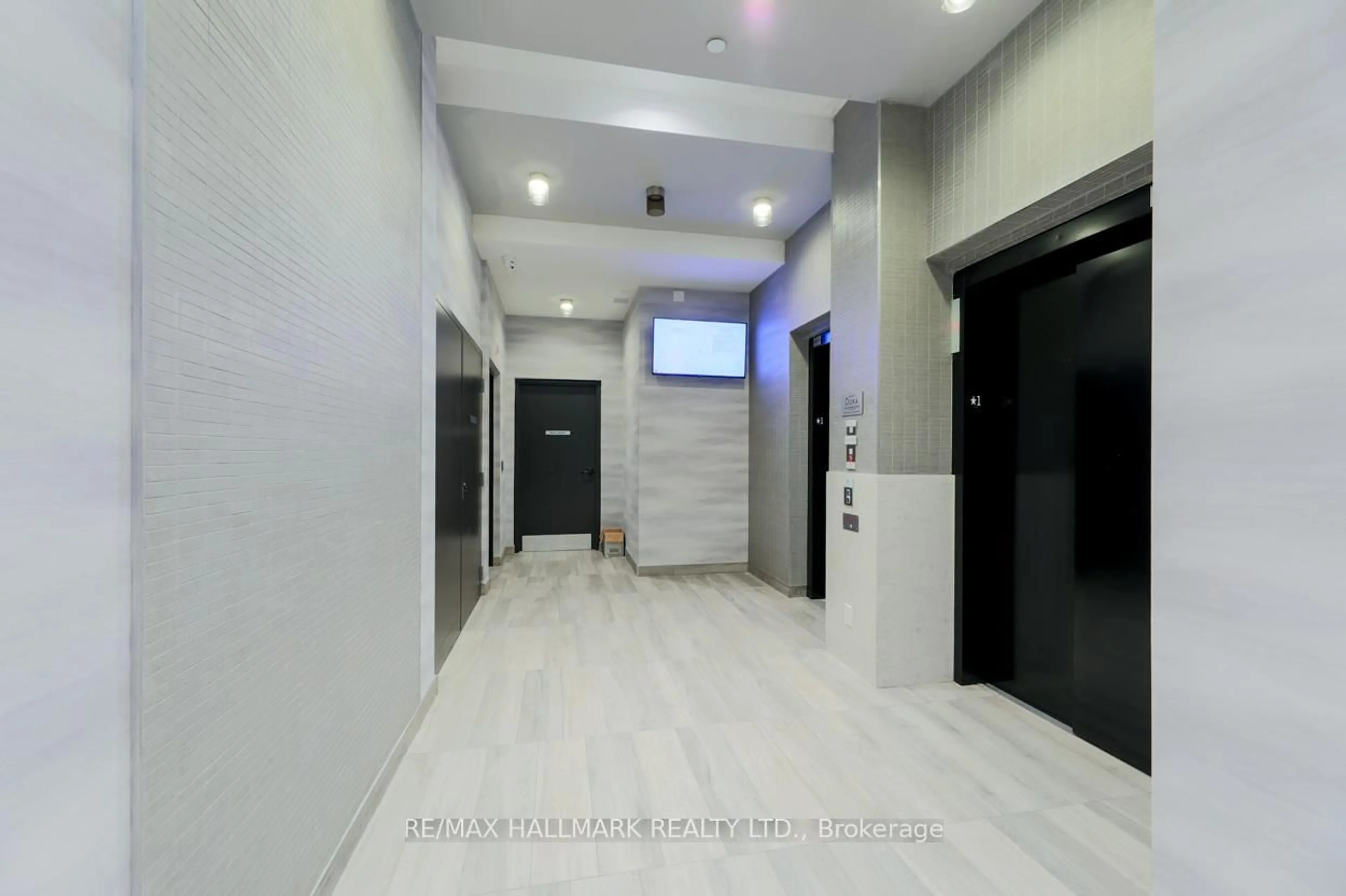 Indoor foyer for 1630 Queen St #220, Toronto Ontario M4L 0B3
