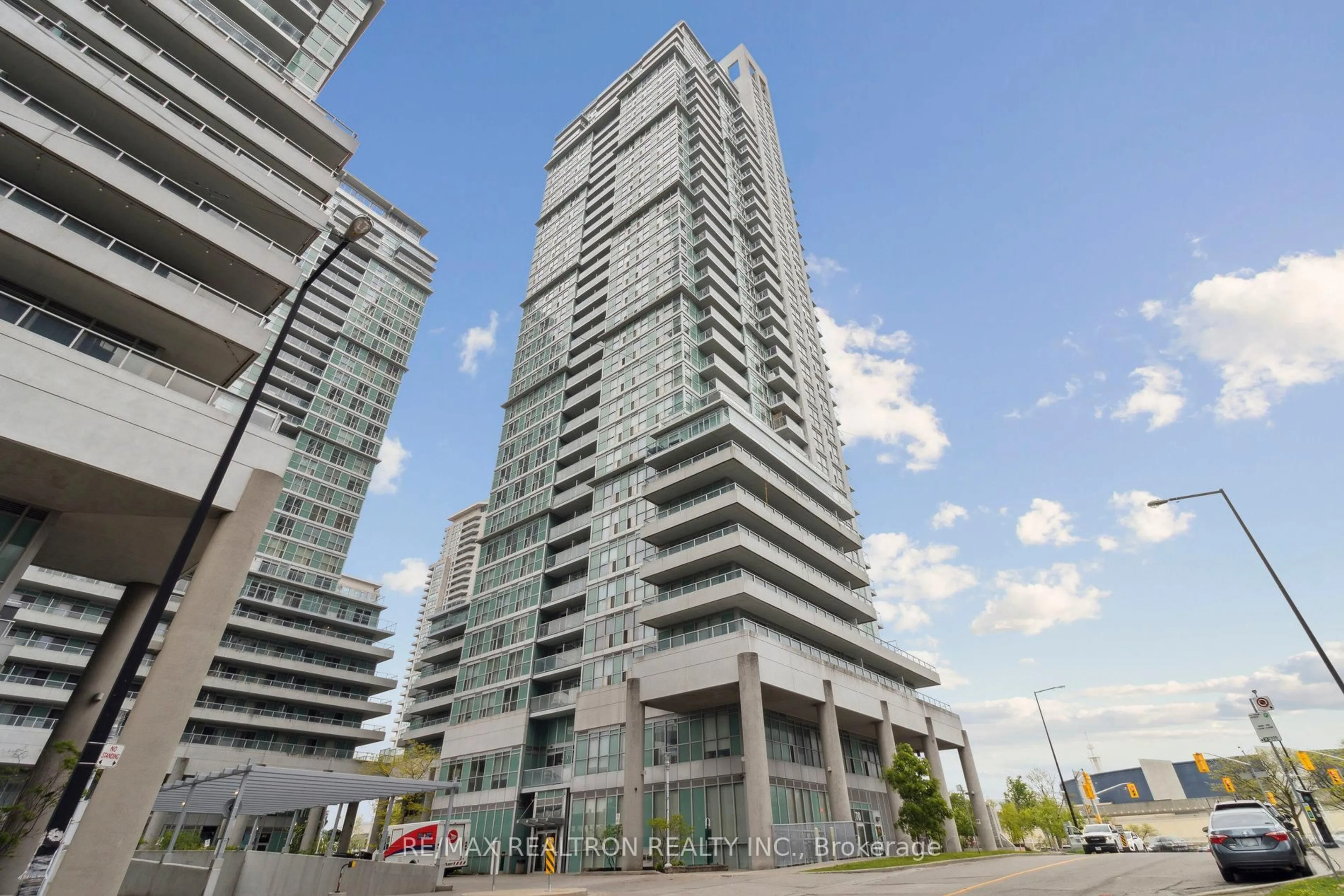 Patio, building for 70 Town Centre Crt #2604, Toronto Ontario M1P 0B2