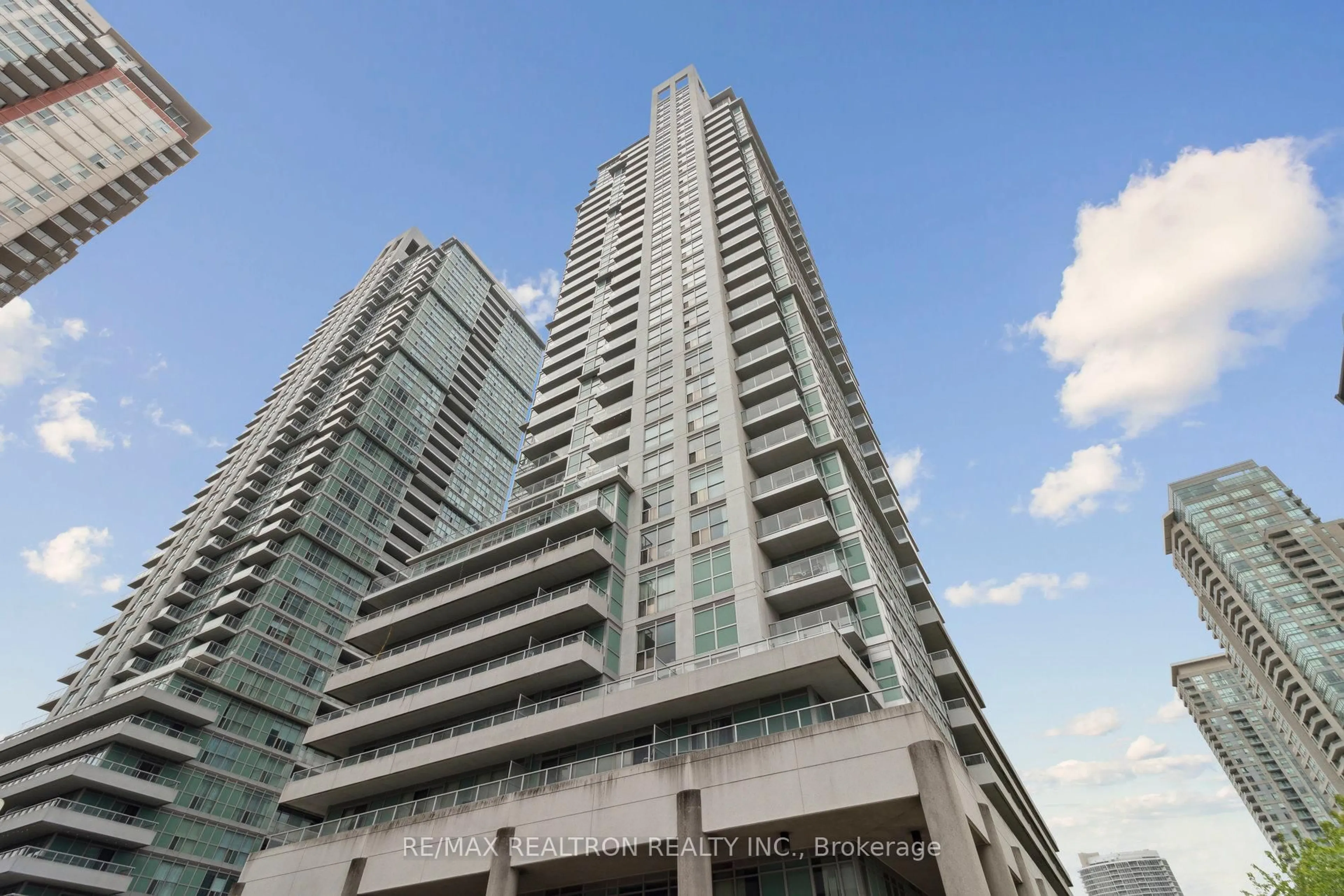 Indoor foyer for 70 Town Centre Crt #2604, Toronto Ontario M1P 0B2