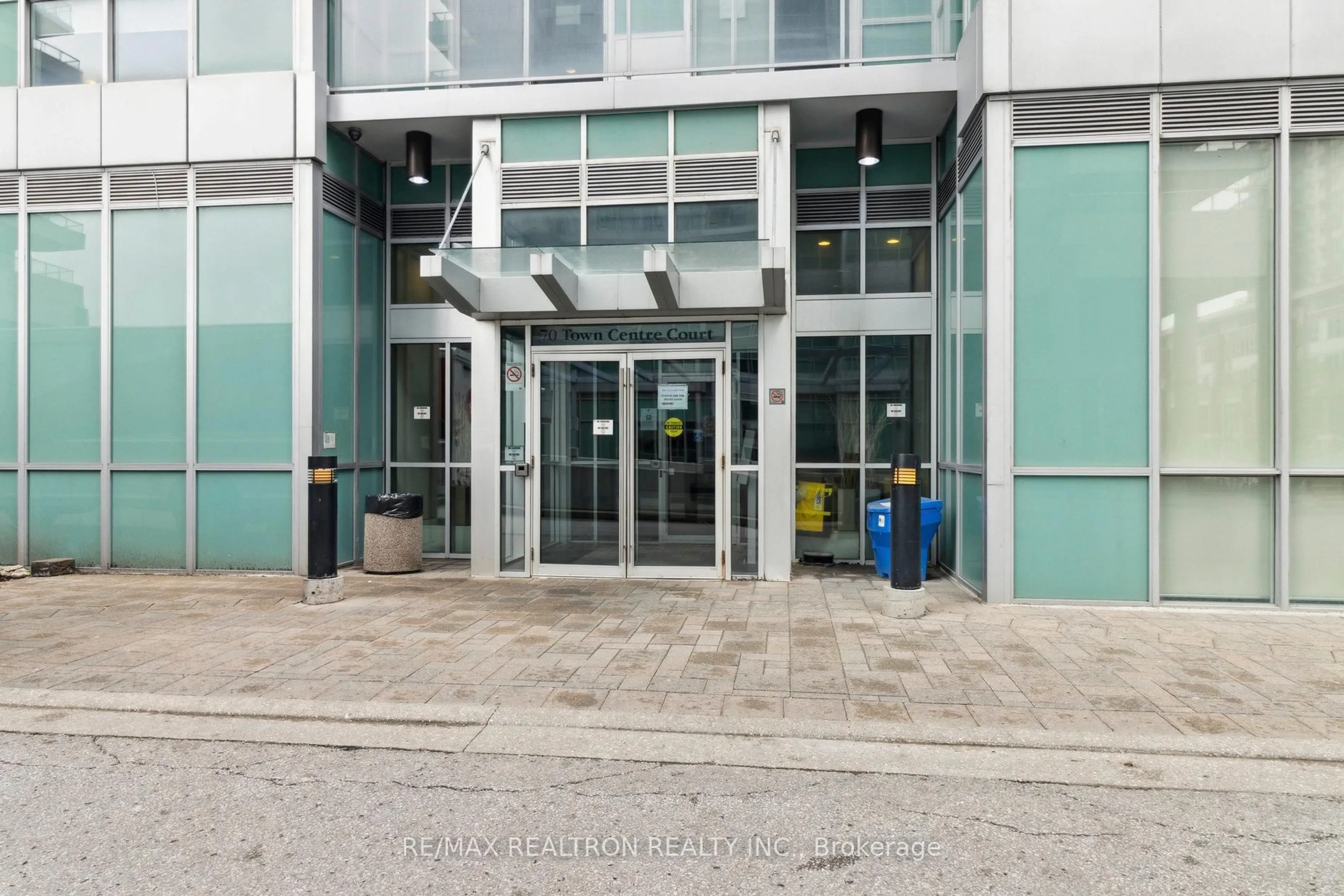 Indoor foyer for 70 Town Centre Crt #2604, Toronto Ontario M1P 0B2