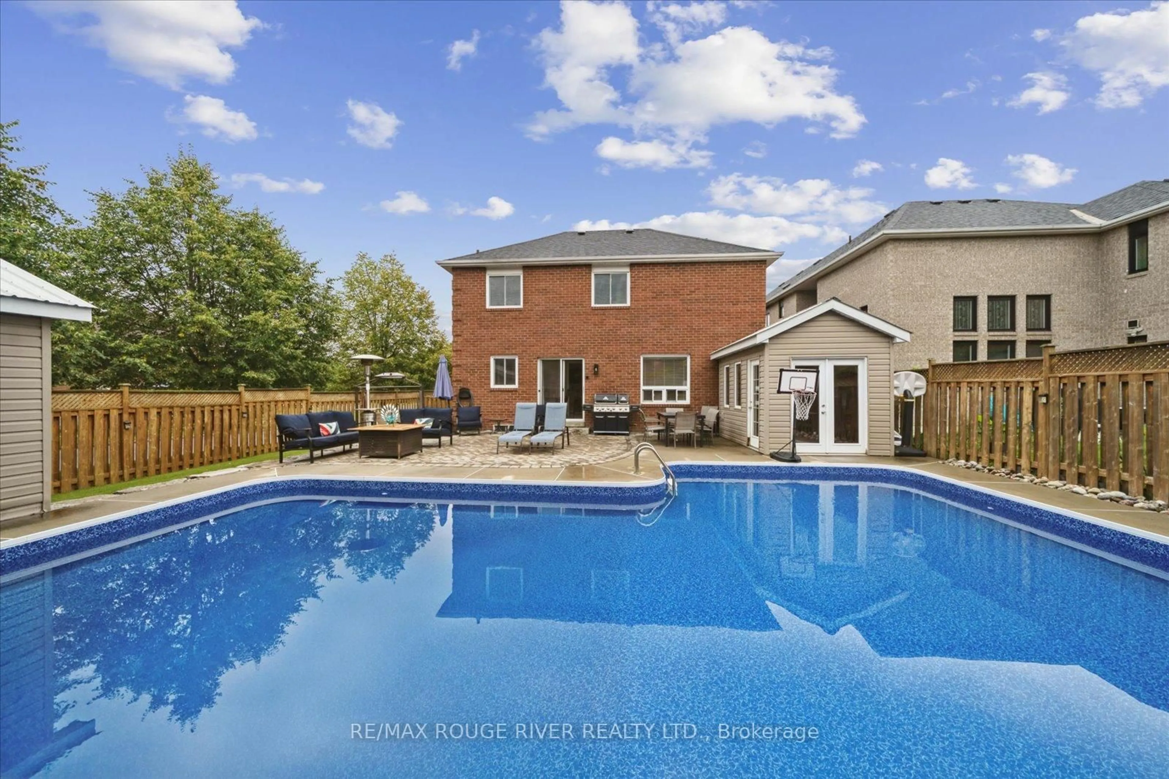 Pool for 53 Eric Clarke Dr, Whitby Ontario L1R 2H7