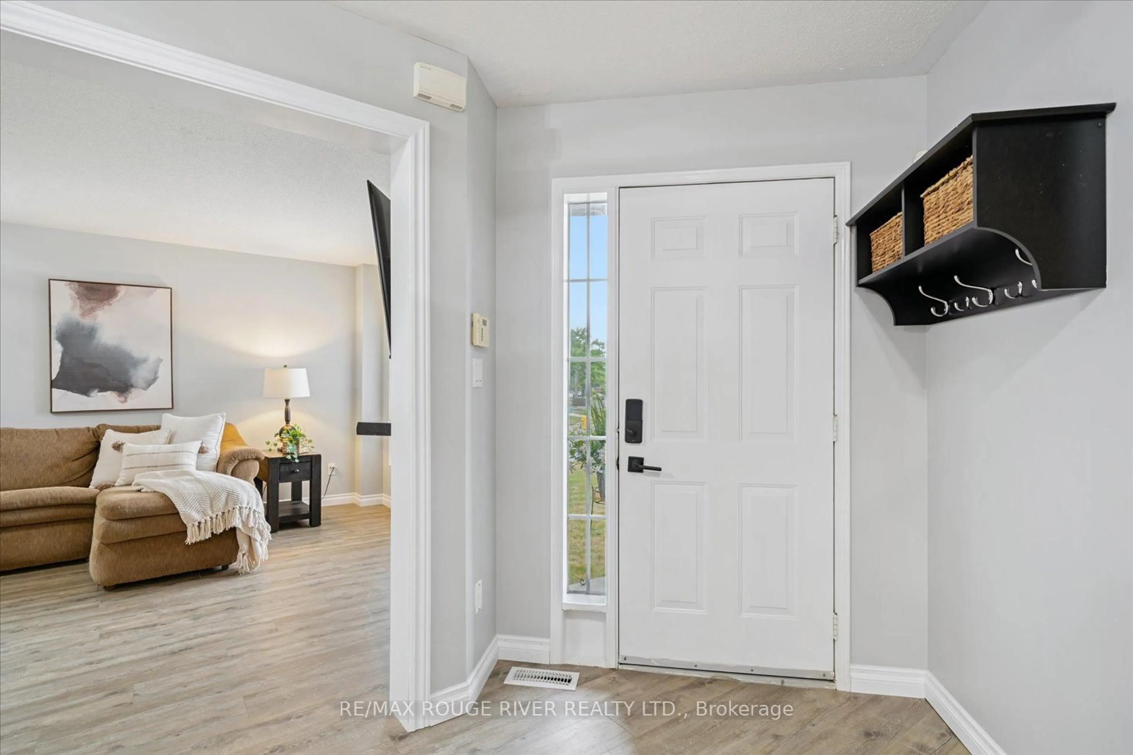 Indoor entryway for 53 Eric Clarke Dr, Whitby Ontario L1R 2H7