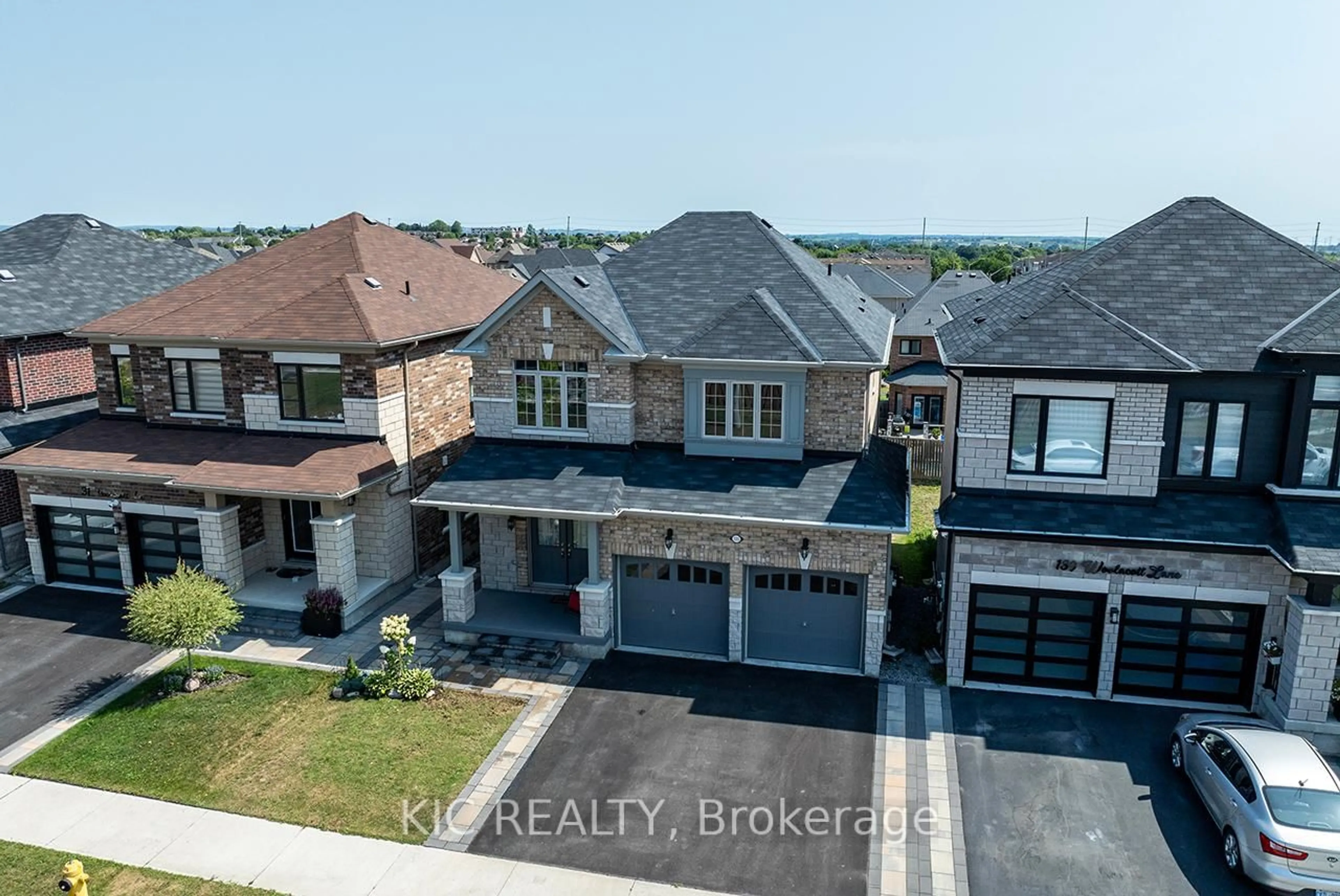 A pic from outside/outdoor area/front of a property/back of a property/a pic from drone, street for 135 Woolacott Lane, Clarington Ontario L1C 0J4