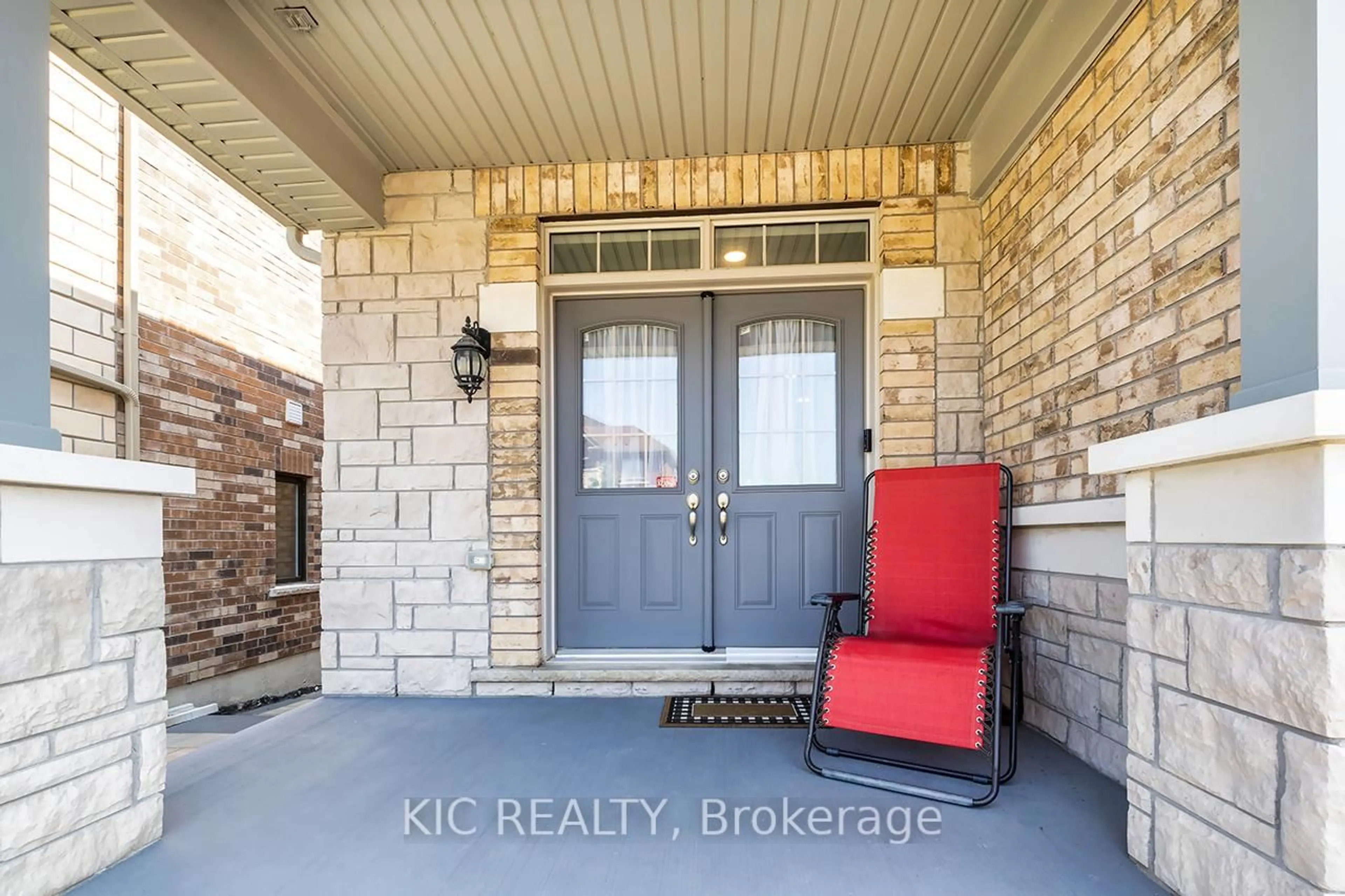 Indoor entryway for 135 Woolacott Lane, Clarington Ontario L1C 0J4