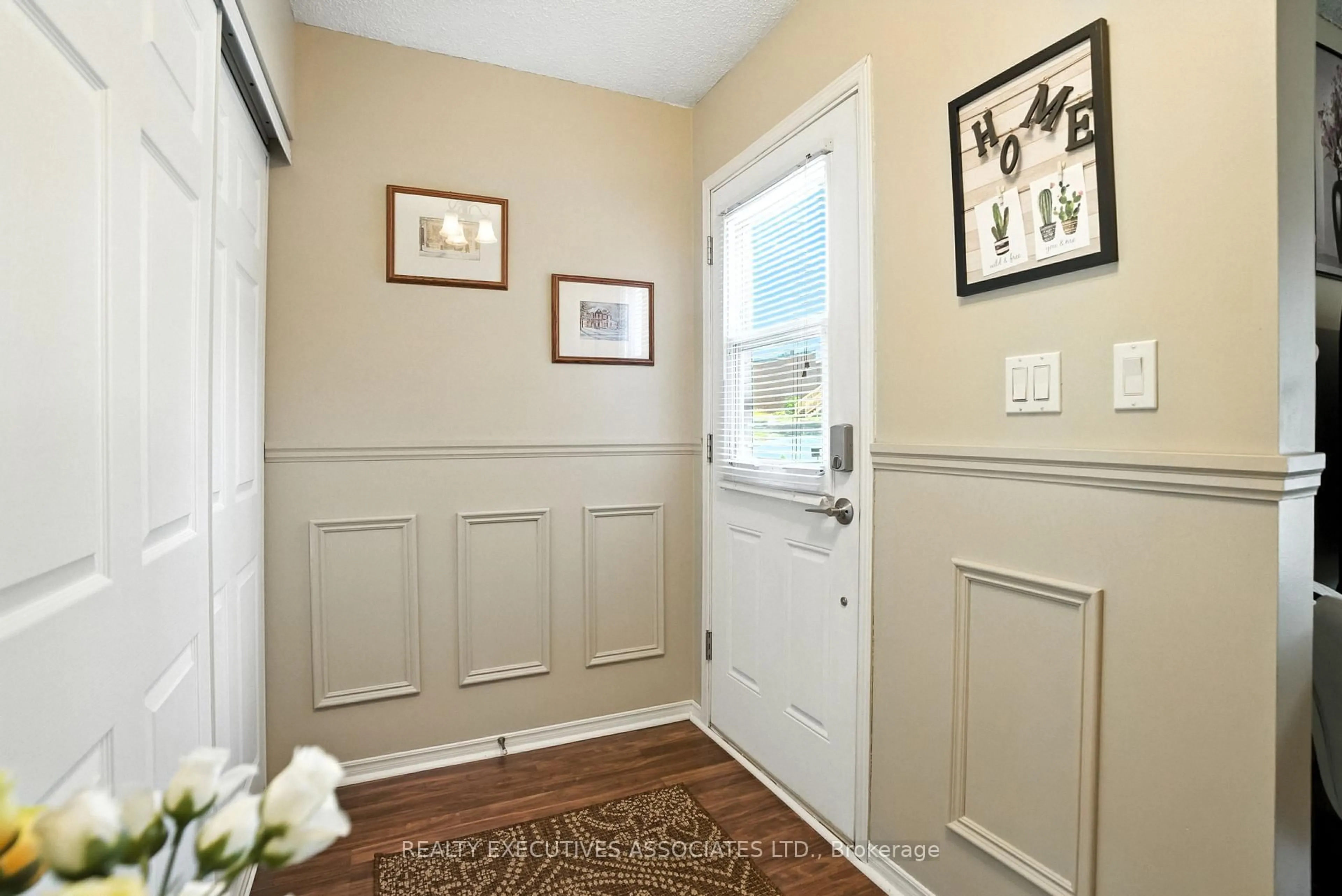 Indoor entryway for 77B Queen St, Clarington Ontario L1C 1M5