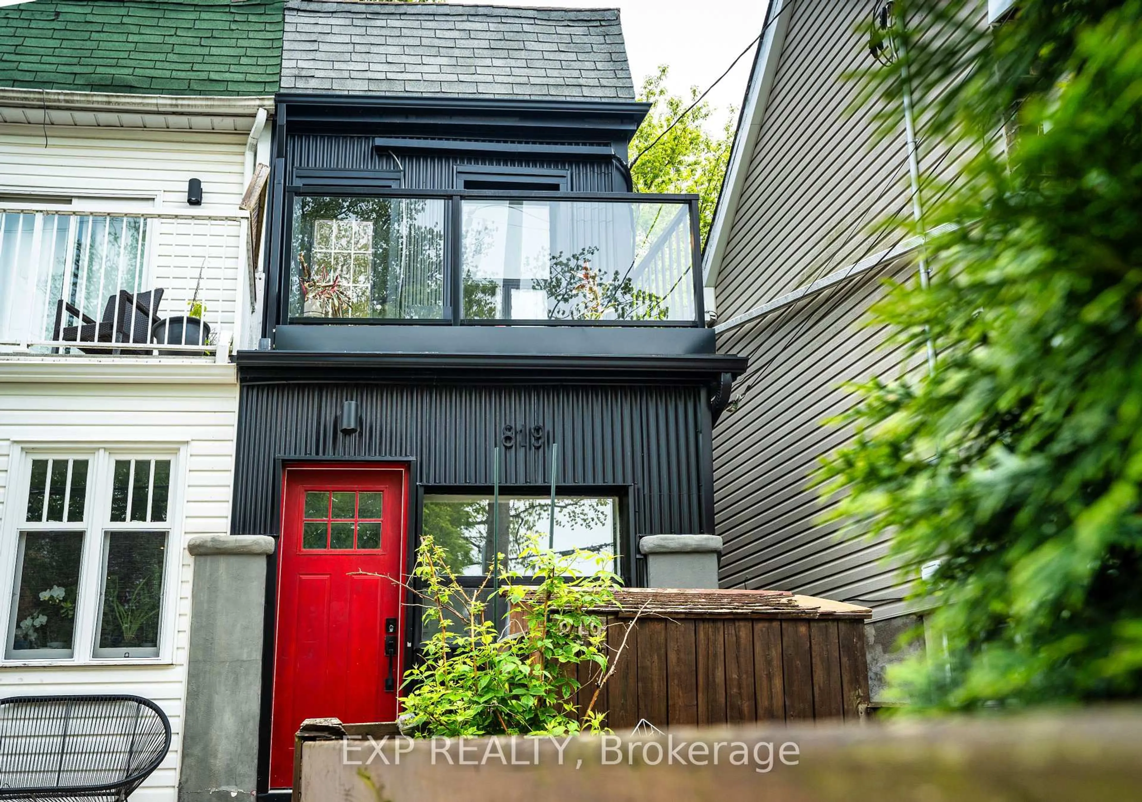 Home with brick exterior material, street for 819 Craven Rd, Toronto Ontario M4L 2Z7