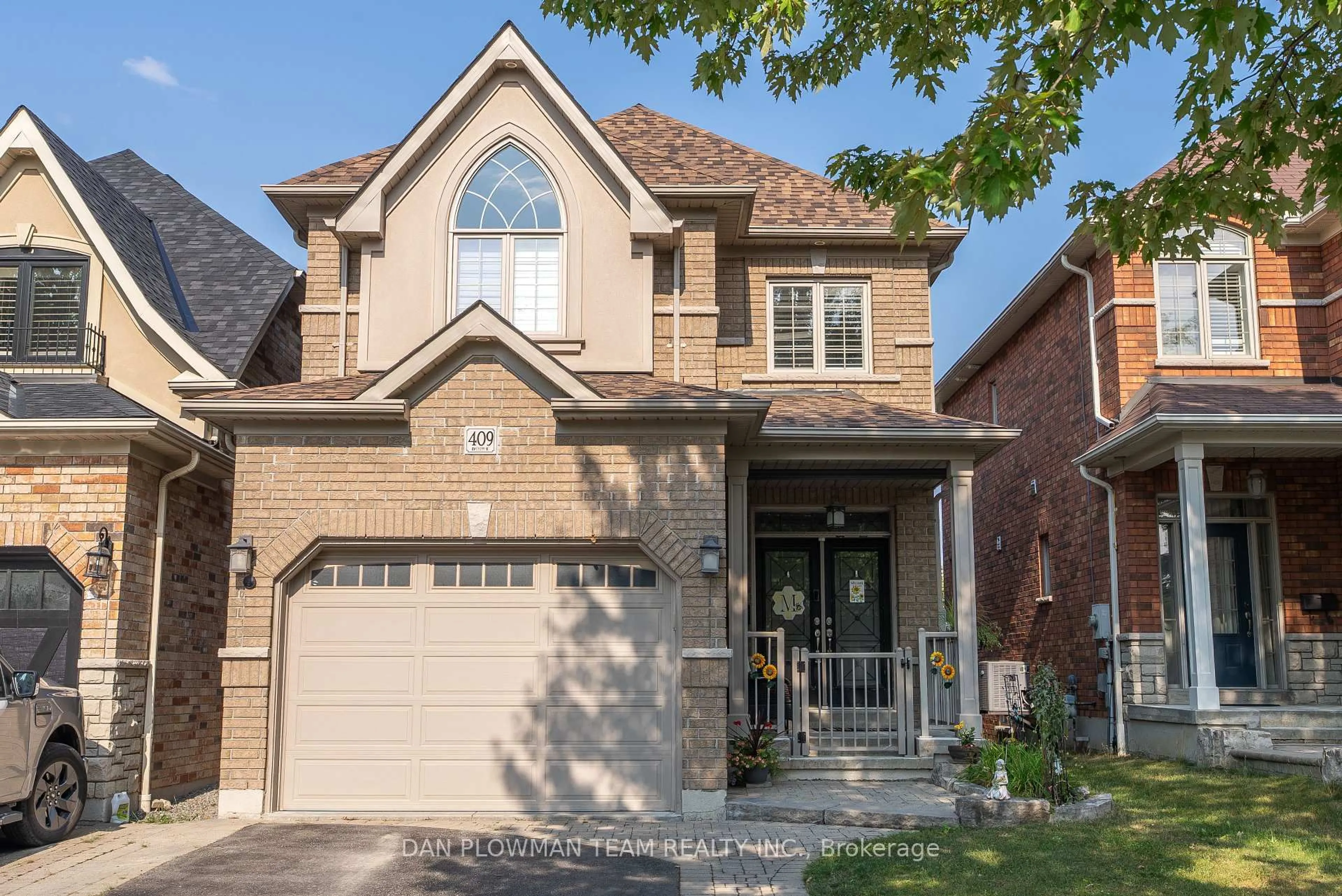 Home with brick exterior material, street for 409 Harris St, Whitby Ontario L1N 0E7
