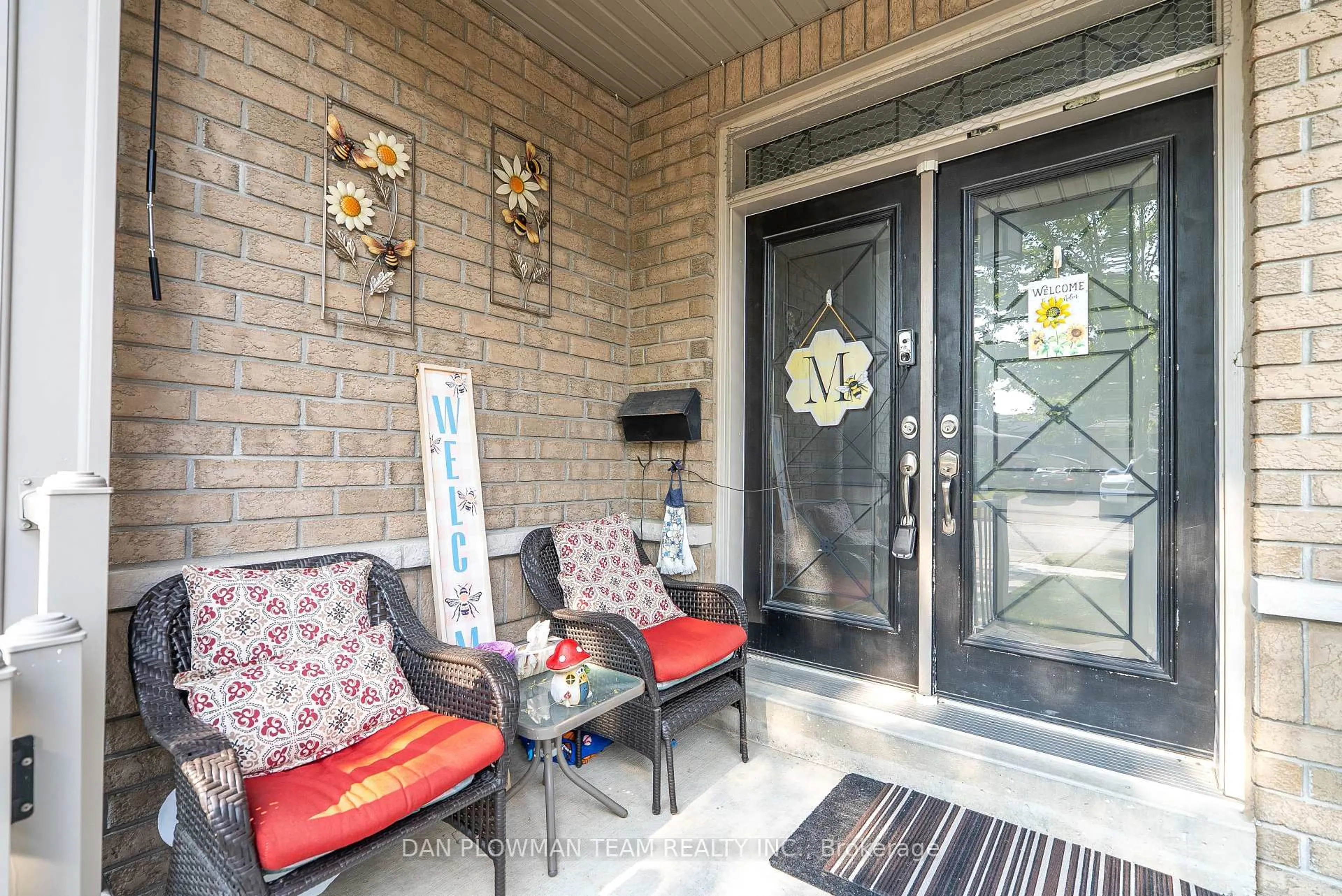 Indoor entryway for 409 Harris St, Whitby Ontario L1N 0E7