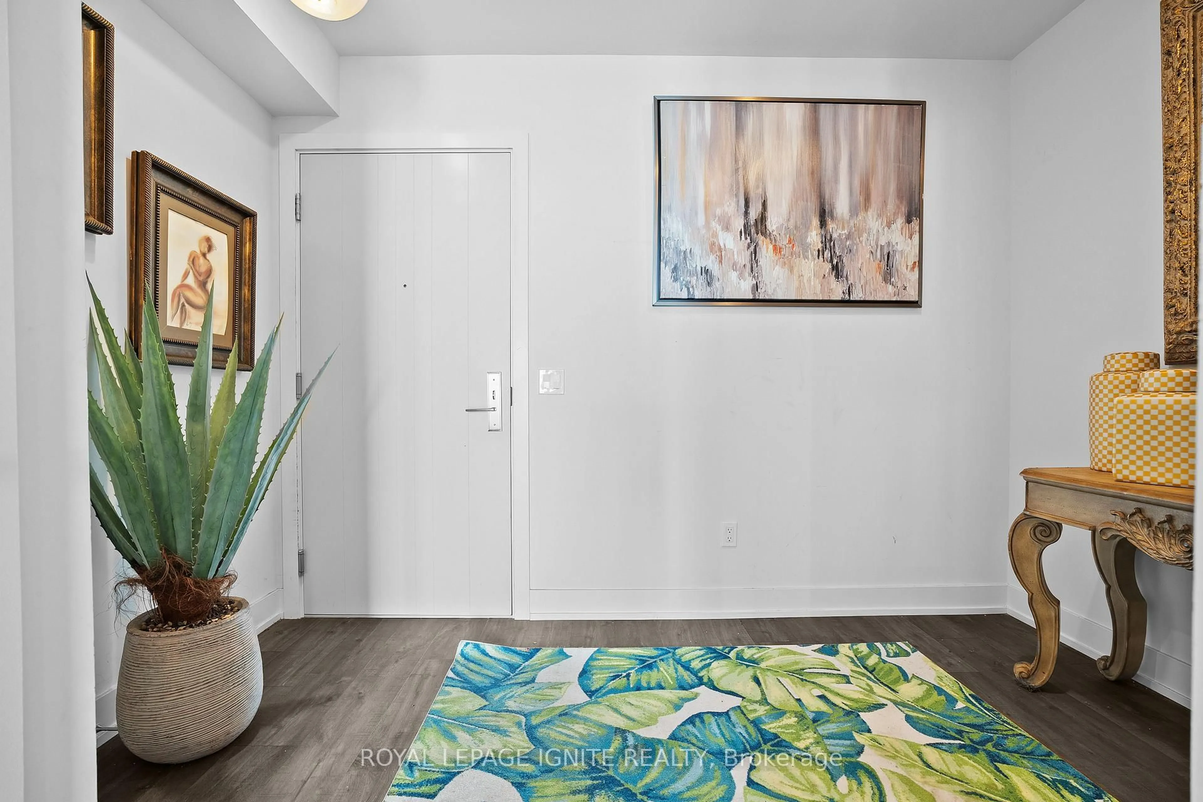 Indoor entryway for 2550 Simcoe St #2311, Oshawa Ontario L1L 0R5