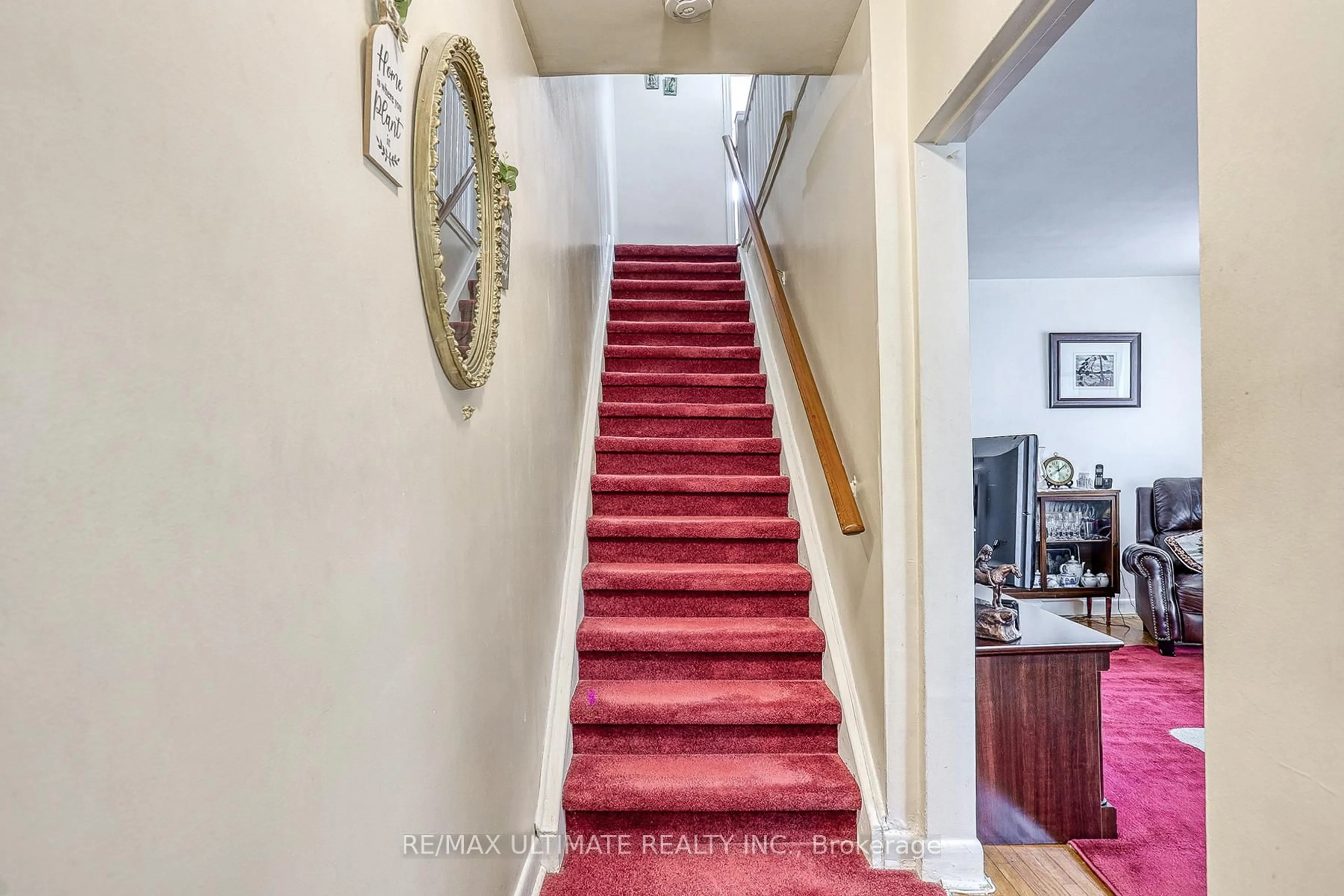 Stairs for 49 Ashwick Dr, Toronto Ontario M1K 2L1