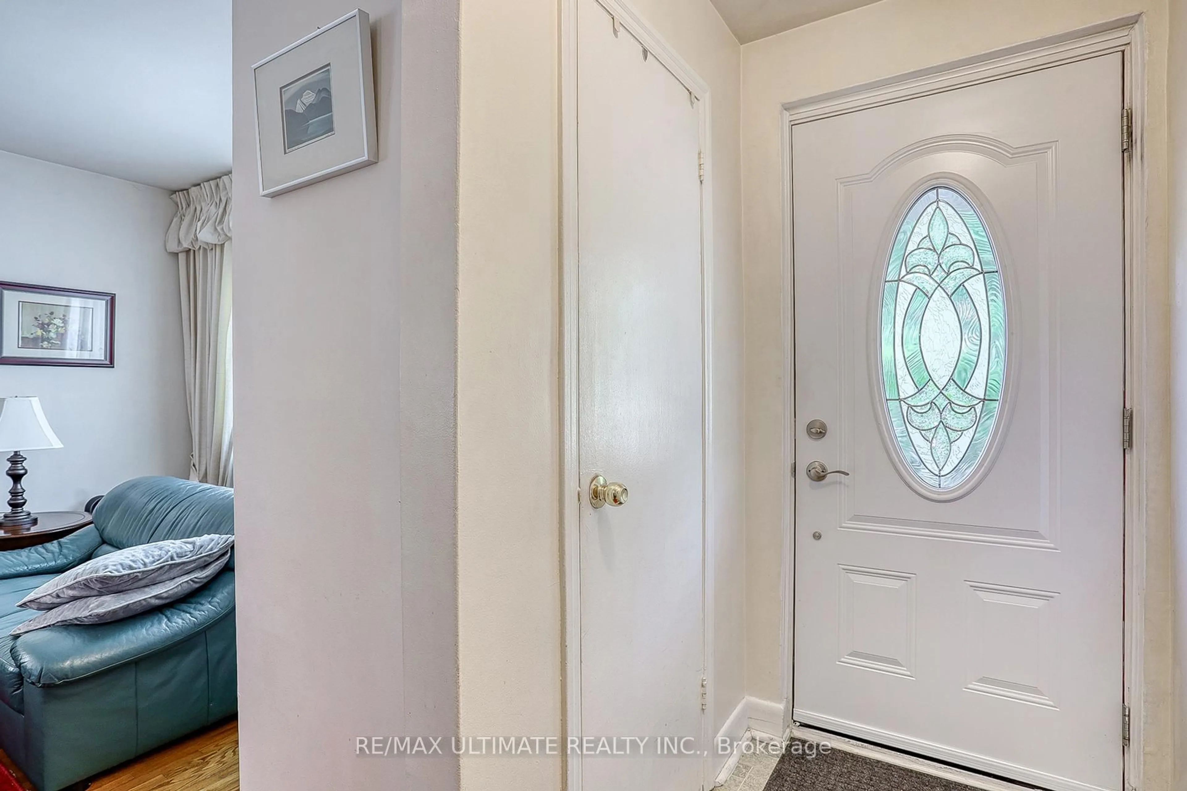 Indoor entryway for 49 Ashwick Dr, Toronto Ontario M1K 2L1