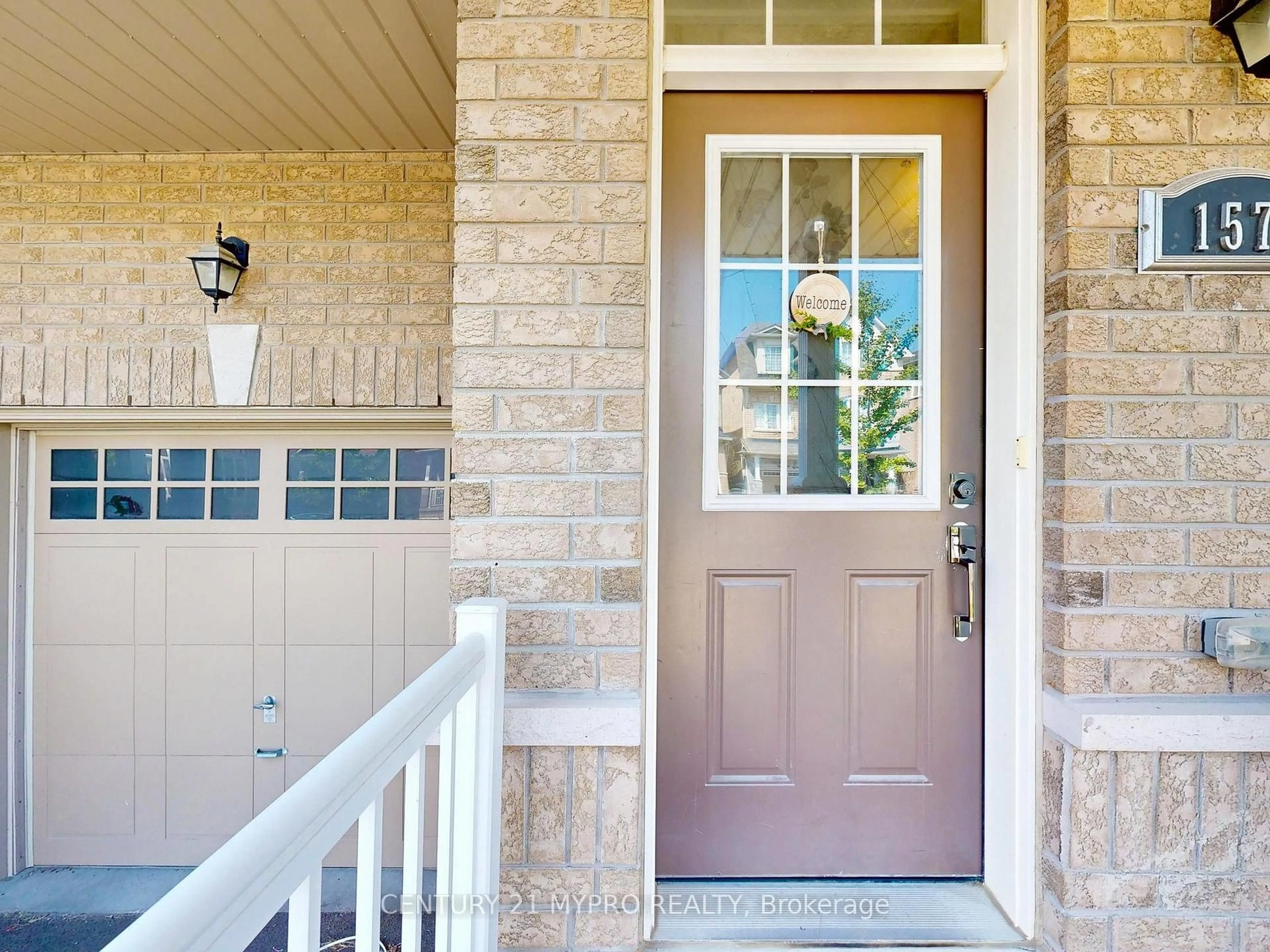 Indoor entryway for 1575 Brandy Crt, Pickering Ontario L1V 2P8