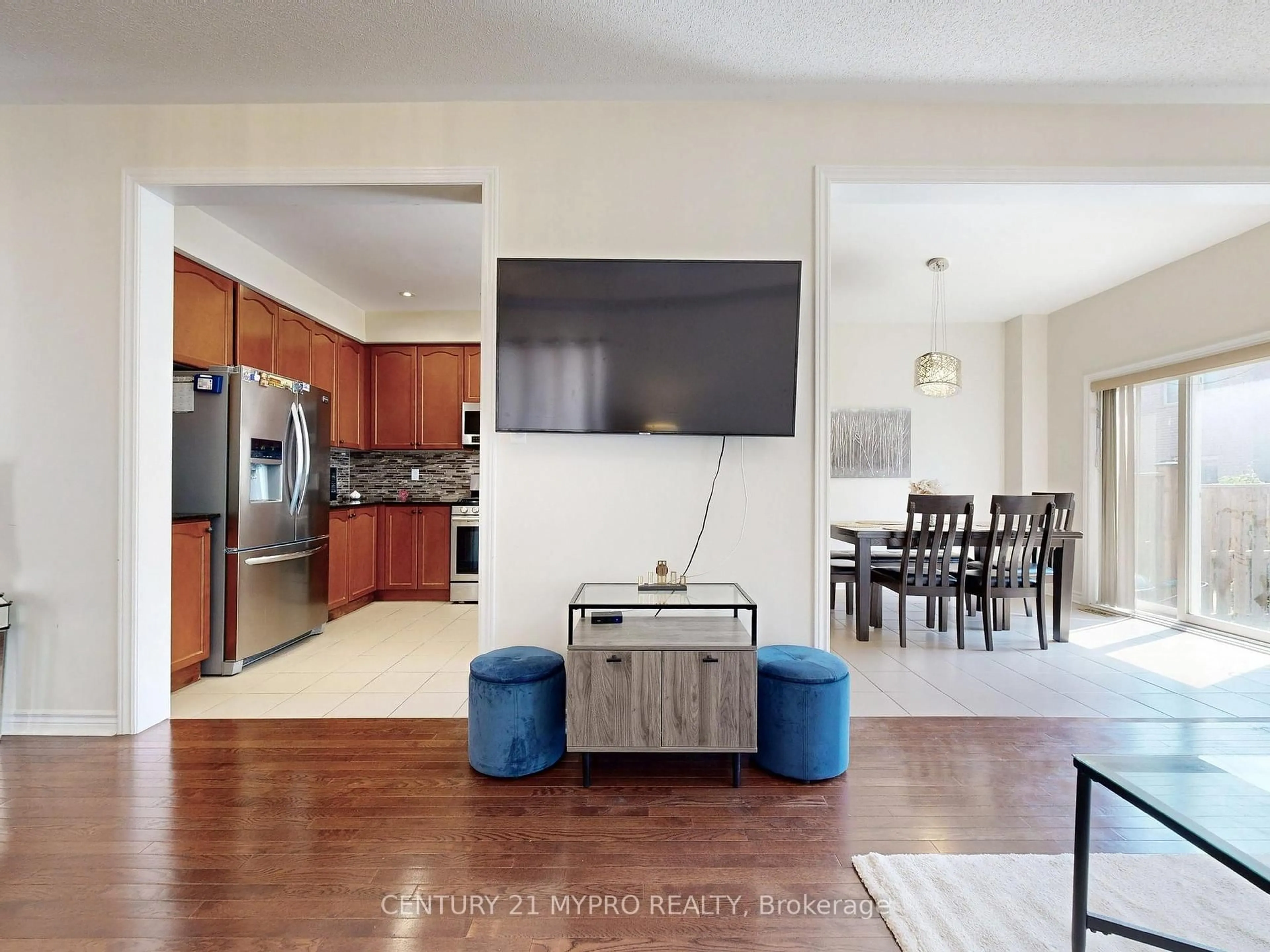 Open concept kitchen, unknown for 1575 Brandy Crt, Pickering Ontario L1V 2P8