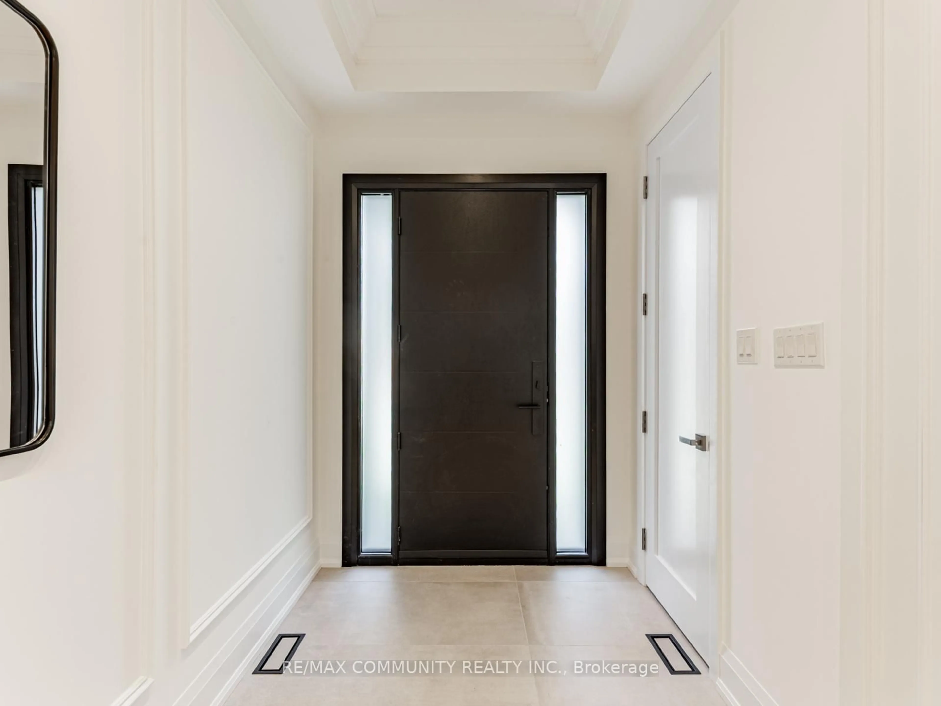Indoor entryway for 43 Sugarbush Sq, Toronto Ontario M1C 3M6